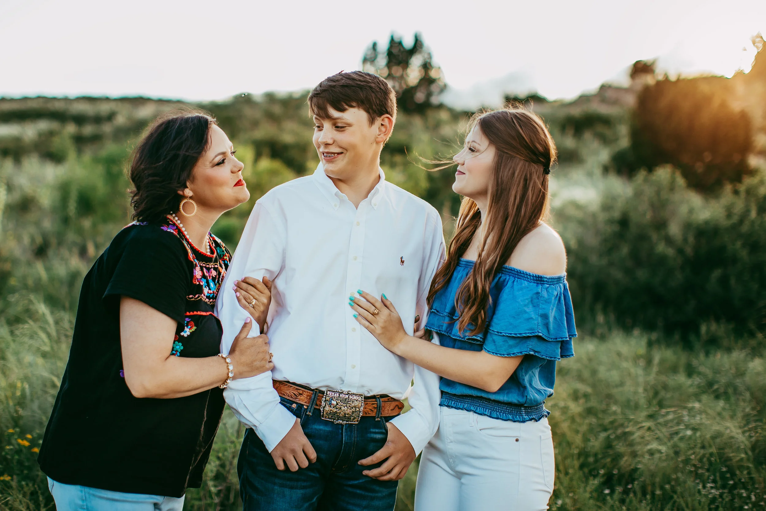 Mom lovingly looking at son and daughter on family ranch #tealawardphotography #texasfamilyphotographer #amarillophotographer #amarillofamilyphotographer #lifestylephotography #emotionalphotography #familyphotosoot #family #lovingsiblings #purejoy #familyphotos #familyphotographer #greatoutdoors