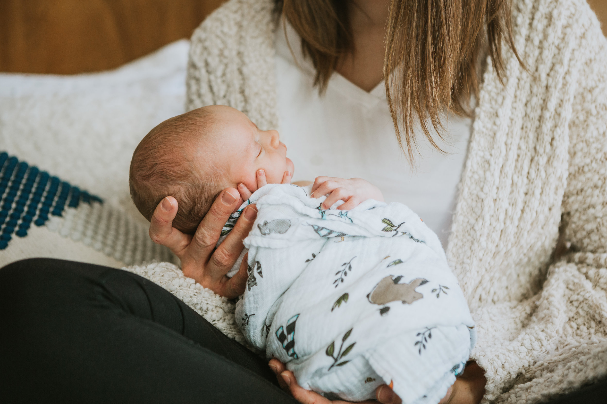  Little one swaddled and so small in moms arms as she holds him #tealawardphotography #texasnewbornphotographysession #amarillophotographer #amarilloenewbornphotographer #emotionalphotography #lifestylephotography #inhomesession #lifestyles #newbaby #newfamilyofthree #sweetbaby #nurseryphotos 