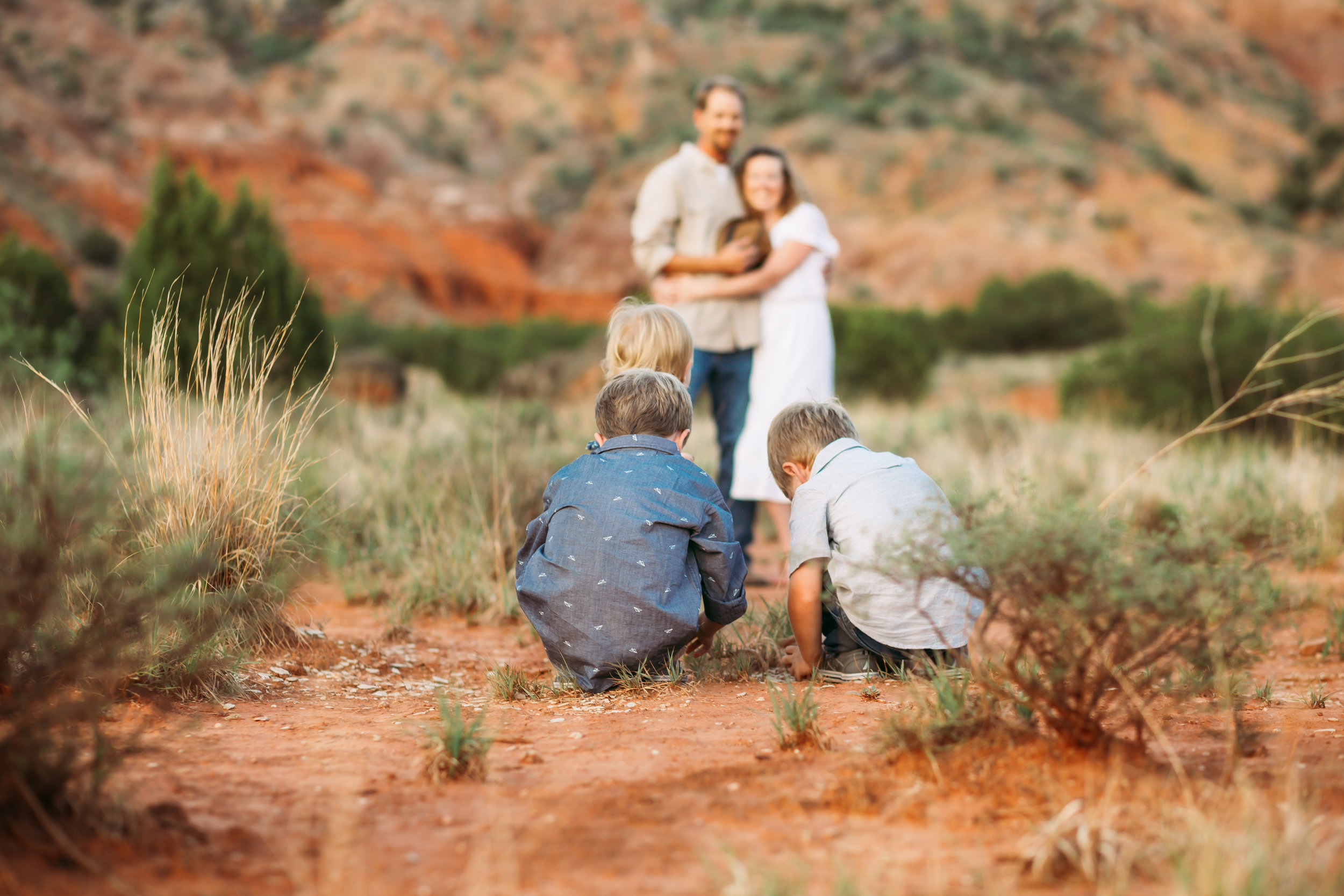 Front view of mom and day and back view of the boys being curious and playing in the rocks #tealawardphotography #texassummerphotographer #pictureseason #amarillophotographer #amarillofamilyphotographer #emotionalphotography #engagementphotography #couplesphotography #pickingaseasonforphotosessions #whatsimportant #everythingtogether #pickingcolorsforphotos #summerphotos #greeneryinphotos