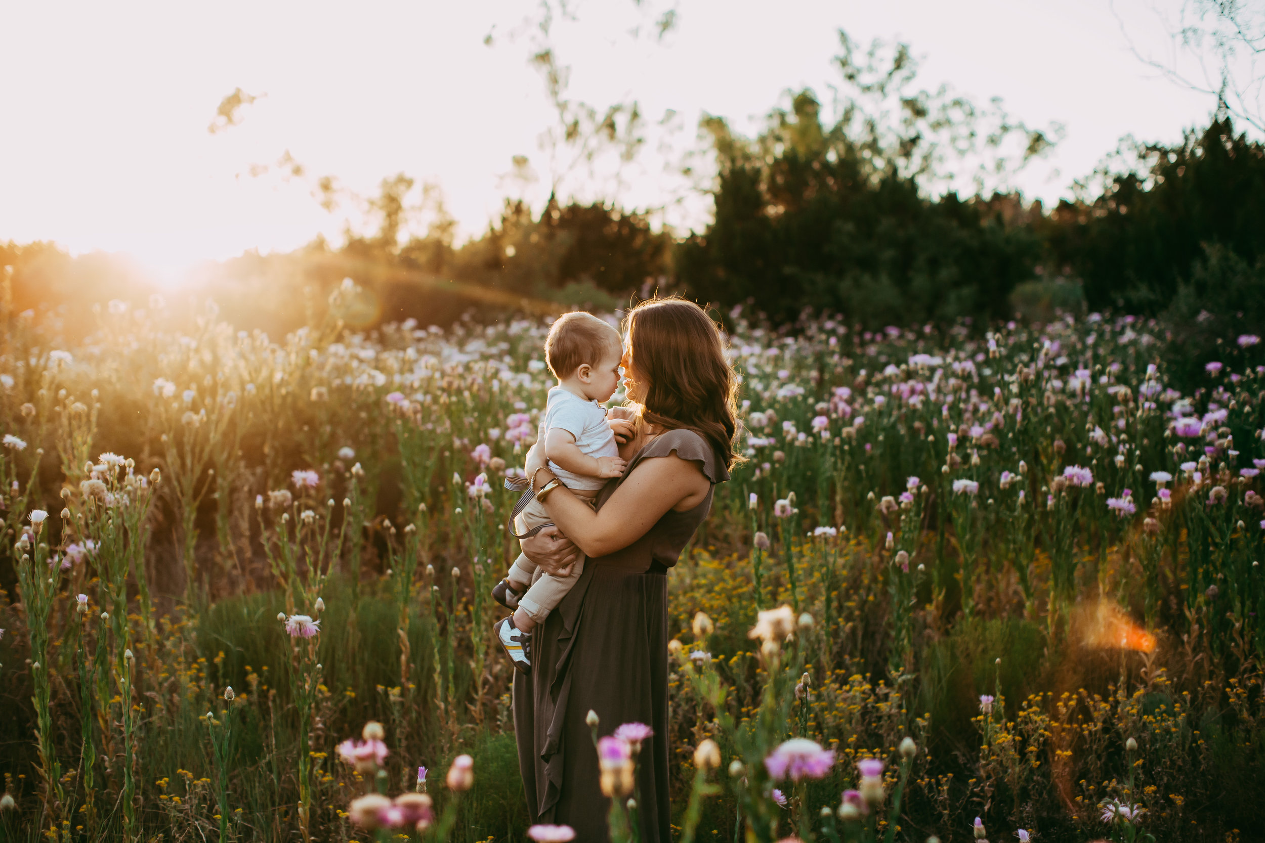 Wild flowers and gorgeous sunset with mom and baby boy surrounded by flowers #tealawardphotography #texassummerphotographer #pictureseason #amarillophotographer #amarillofamilyphotographer #emotionalphotography #engagementphotography #couplesphotography #pickingaseasonforphotosessions #whatsimportant #everythingtogether #pickingcolorsforphotos #summerphotos #greeneryinphotos