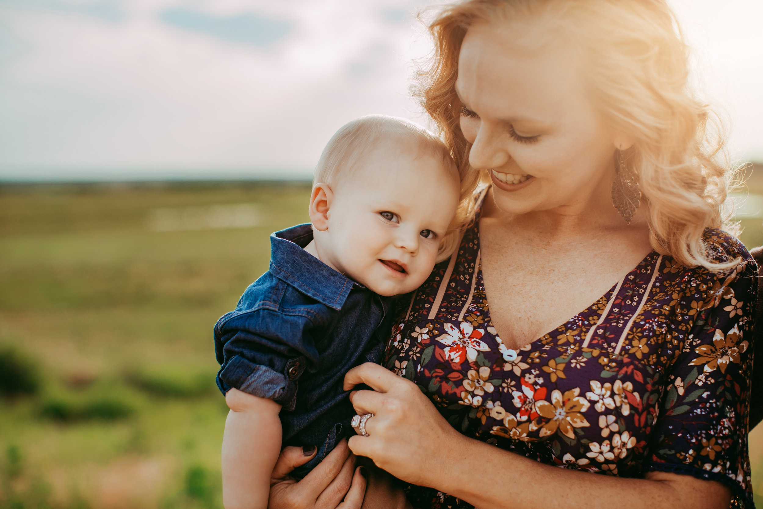Little boy listening to mom and both smiling with the wind in their hair #tealawardphotography #texasfamilyphotographer #amarillophotographer #amarillofamilyphotographer #lifestylephotography #emotionalphotography #familyphotosoot #family #lovingsiblings #purejoy #familyphotos #familyphotographer #greatoutdoors #unposed #naturalfamilyinteraction
