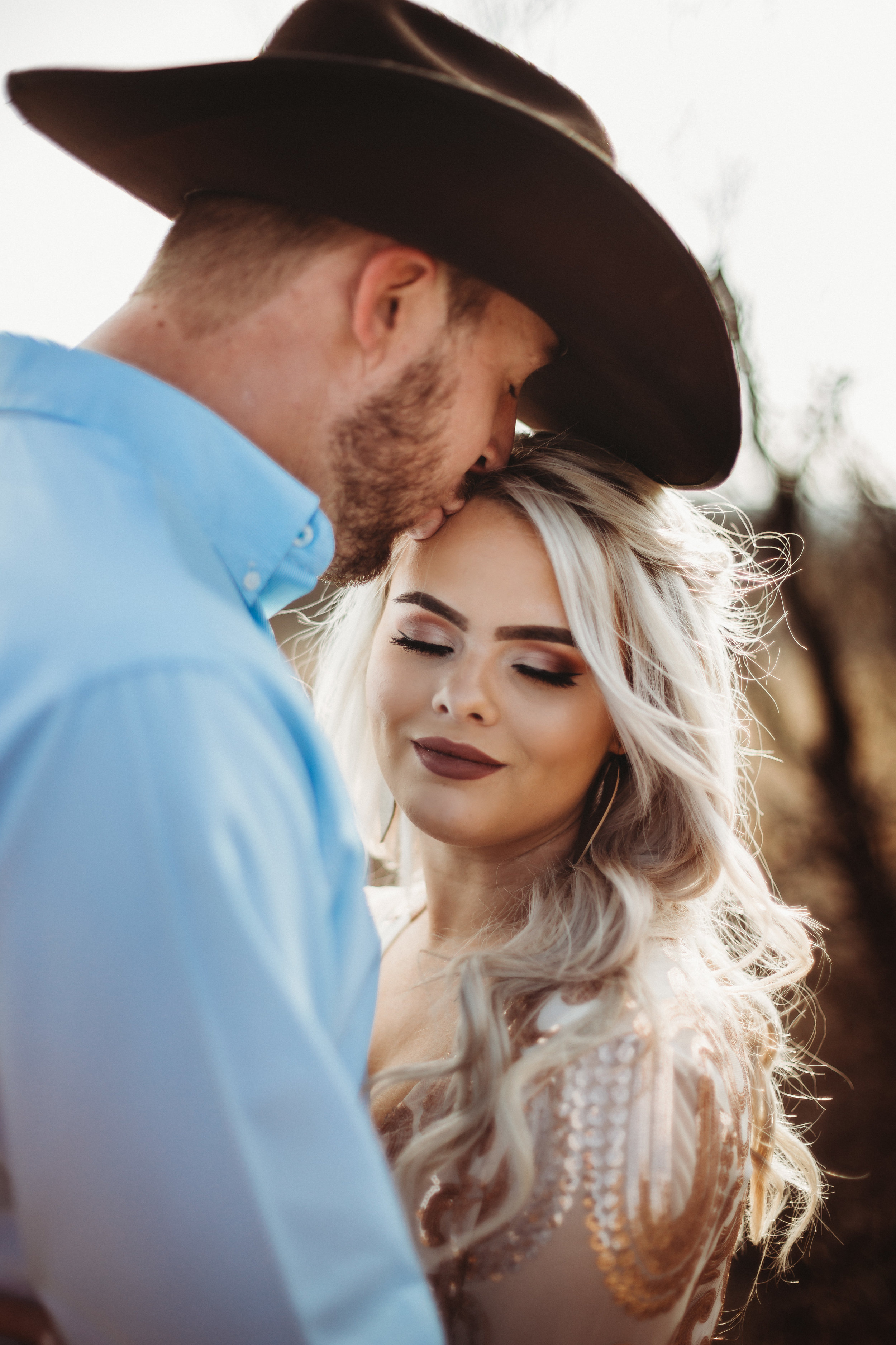 Kiss on the forehead during engagement session #tealawardphotography #texasfamilyphotographer #amarillophotographer #amarillofamilyphotographer #lifestylephotography #emotionalphotography #familyphotosoot #family #lovingsiblings #purejoy #familyphotos #howtoprepare #naturalfamilyinteraction #10tips