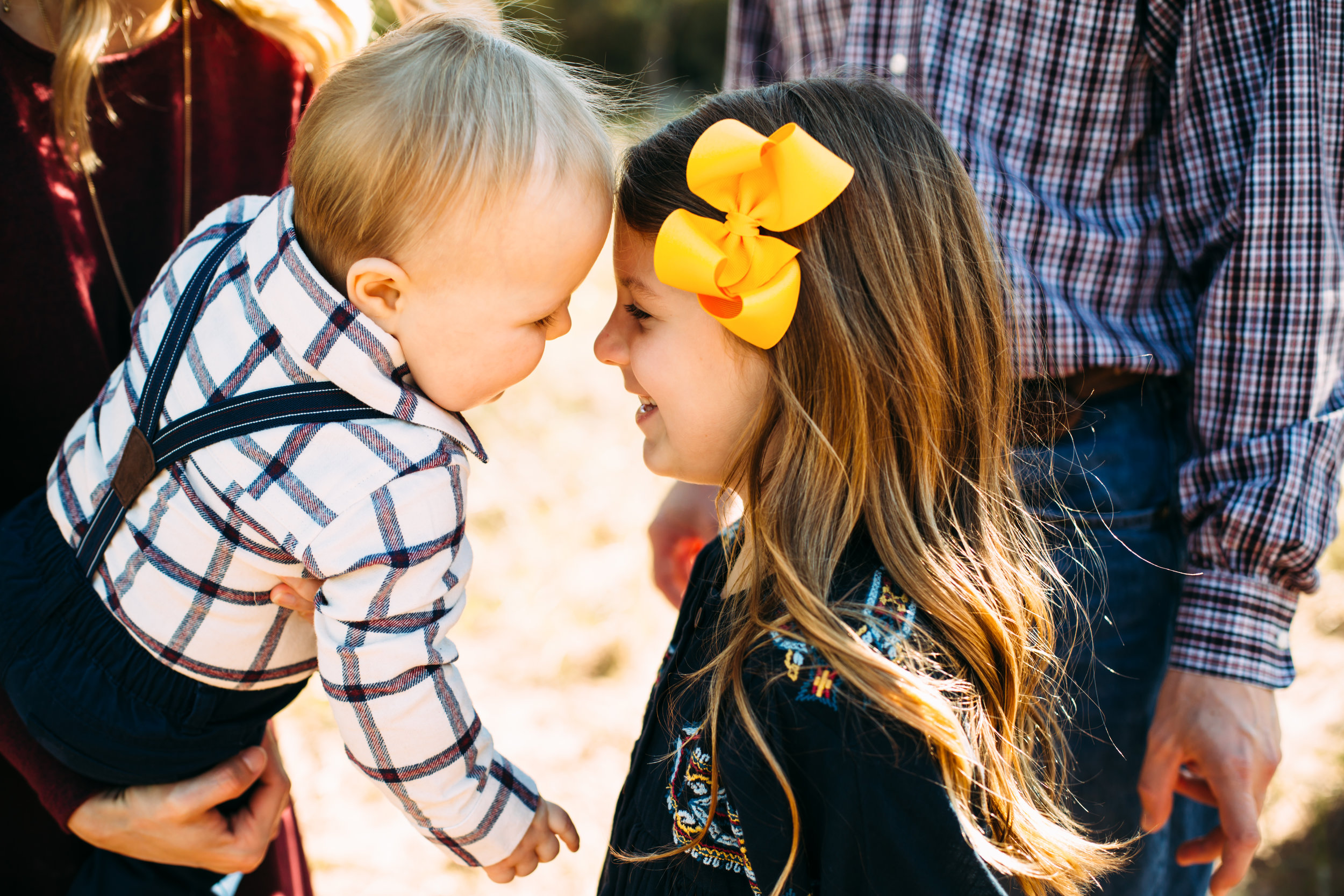 Wardrobe picked out to have accent pieces and highlights for each child #tealawardphotography #texasfamilyphotographer #amarillophotographer #amarillofamilyphotographer #lifestylephotography #emotionalphotography #familyphotosoot #family #lovingsiblings #purejoy #familyphotos #howtoprepare #naturalfamilyinteraction #10tips
