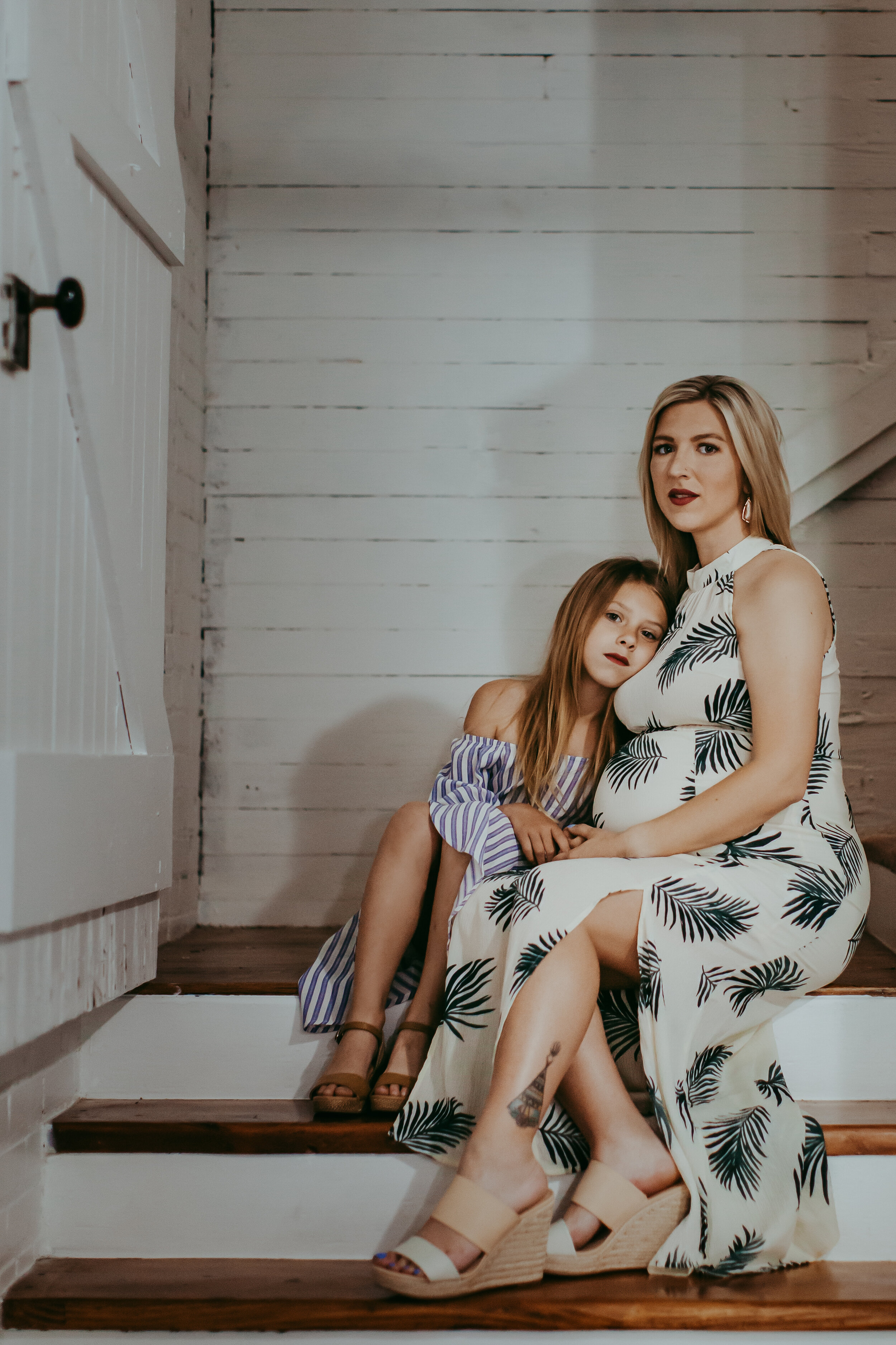  Light floral leaf maternity dress on mom and light blue dress on daughter #tealawardphotography #texasmaternityphotographysession #amarillophotographer #amarilloematernityphotographer #emotionalphotography #lifestylephotography #babyontheway #lifestyles #expectingmom #newaddition #sweetbaby #motherhoodmagic 