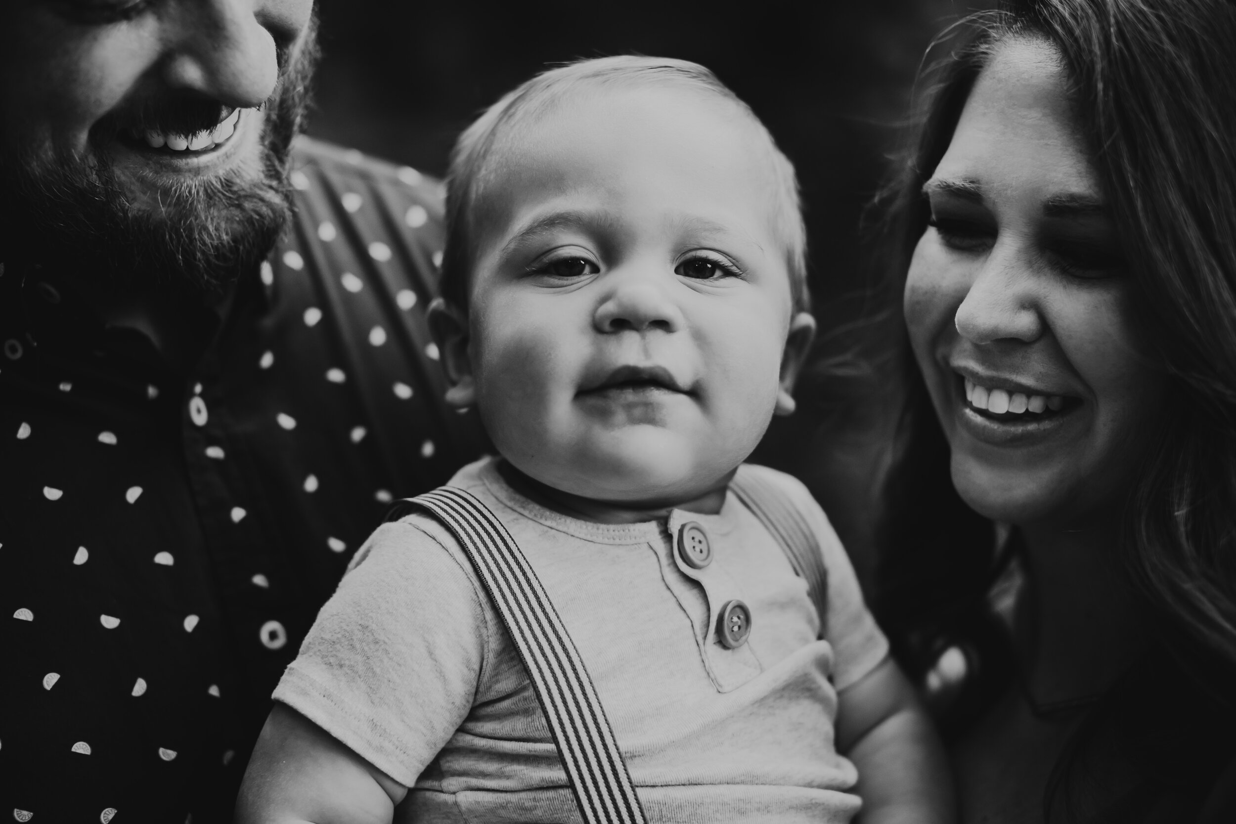  Black and white close up of baby’s cute face and features of mom and dad #tealawardphotography #texasfamilyphotographer #amarillophotographer #amarillofamilyphotographer #lifestylephotography #emotionalphotography #familyphotoshoot #family #lovingsiblings #purejoy #familyphotos #naturalfamilyinteraction 