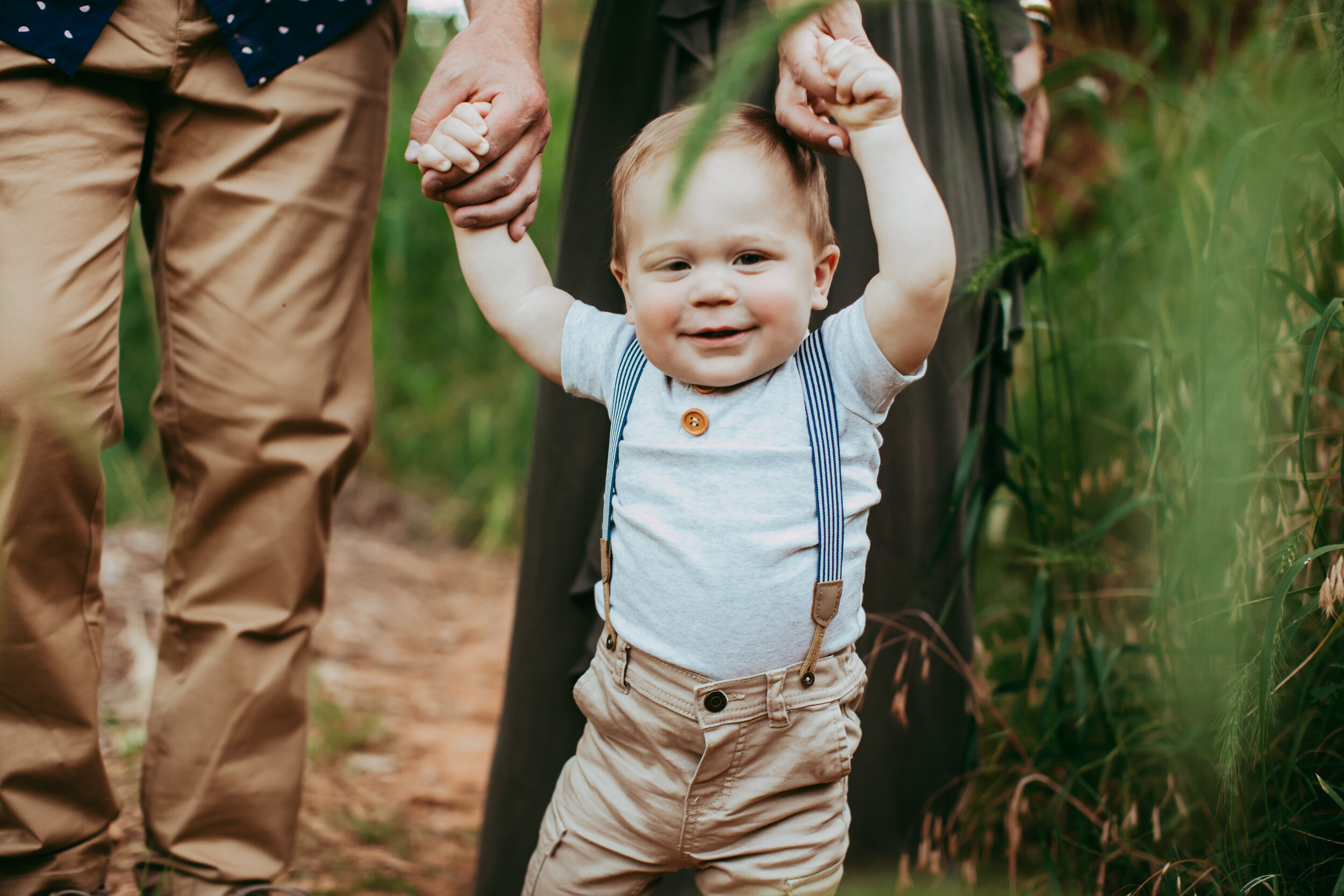  Parents helping little one walk down the path is such a metaphor for life #tealawardphotography #texasfamilyphotographer #amarillophotographer #amarillofamilyphotographer #lifestylephotography #emotionalphotography #familyphotoshoot #family #lovingsiblings #purejoy #familyphotos #naturalfamilyinteraction 
