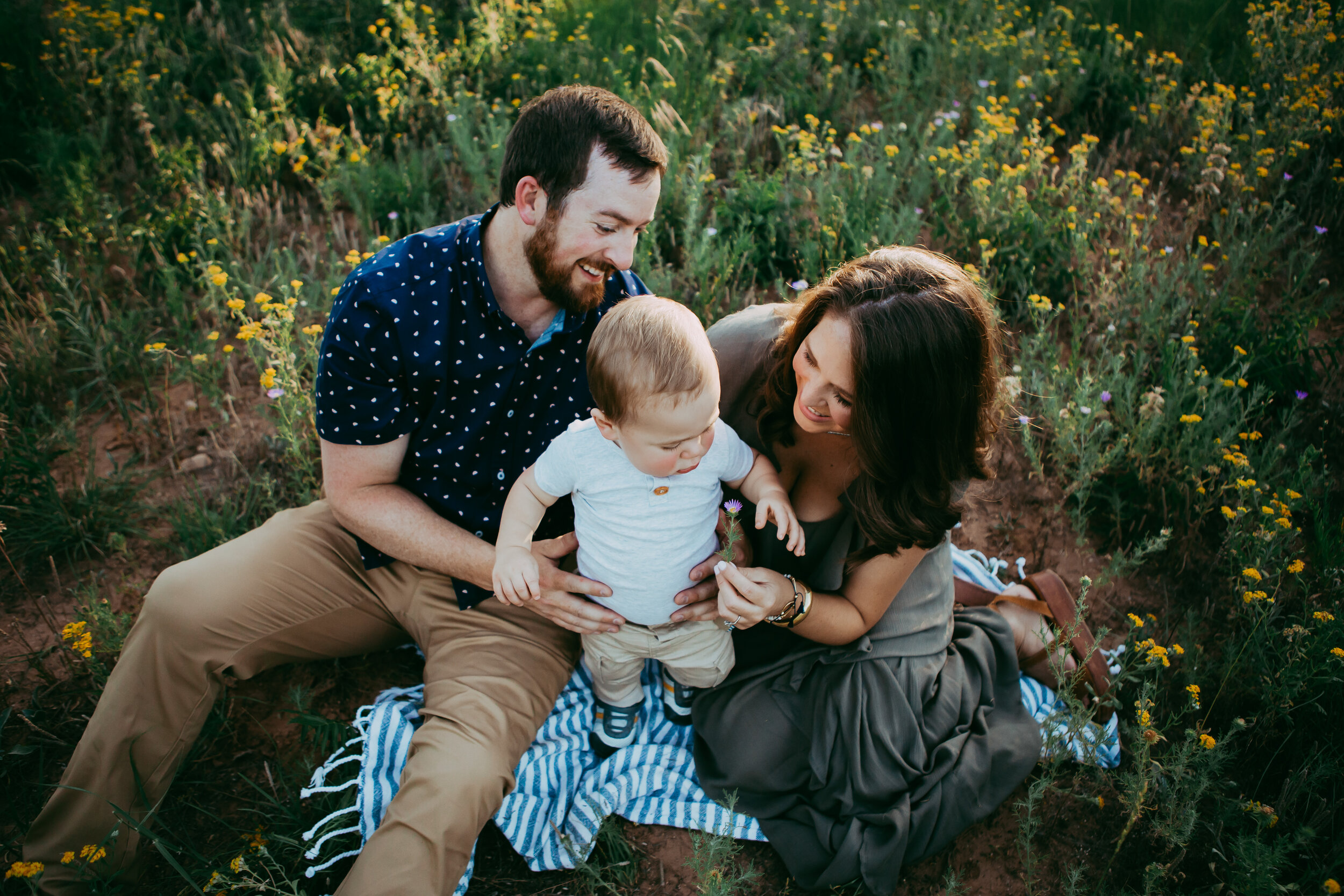  Ariel view of this cute family of three sitting on a picnic blanket #tealawardphotography #texasfamilyphotographer #amarillophotographer #amarillofamilyphotographer #lifestylephotography #emotionalphotography #familyphotoshoot #family #lovingsiblings #purejoy #familyphotos #naturalfamilyinteraction 