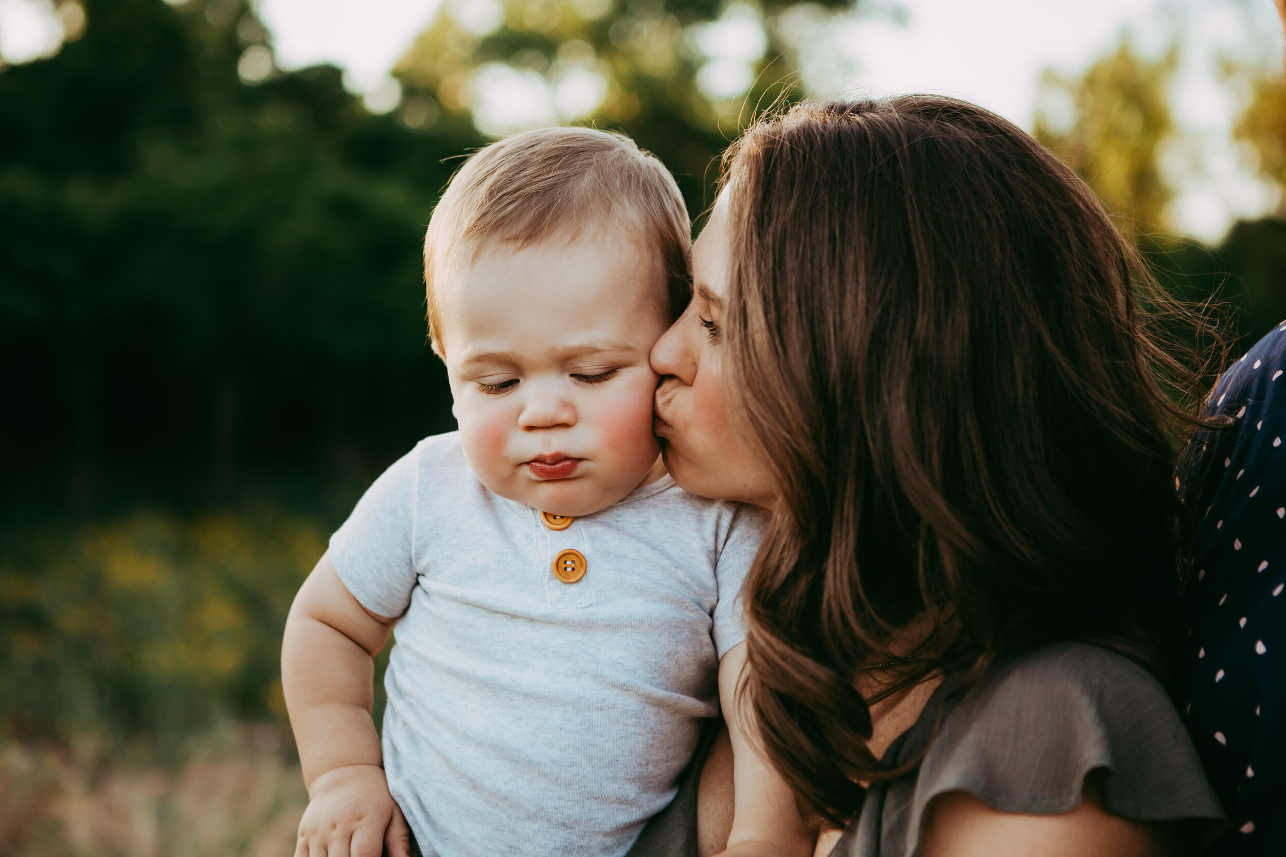 Sweet kisses between mom and her little man as the sun sets. The lighting in this picture was perfect! #tealawardphotography #texasfamilyphotographer #amarillophotographer #amarillofamilyphotographer #lifestylephotography #emotionalphotography #familyphotoshoot #family #lovingsiblings #purejoy #familyphotos #naturalfamilyinteraction