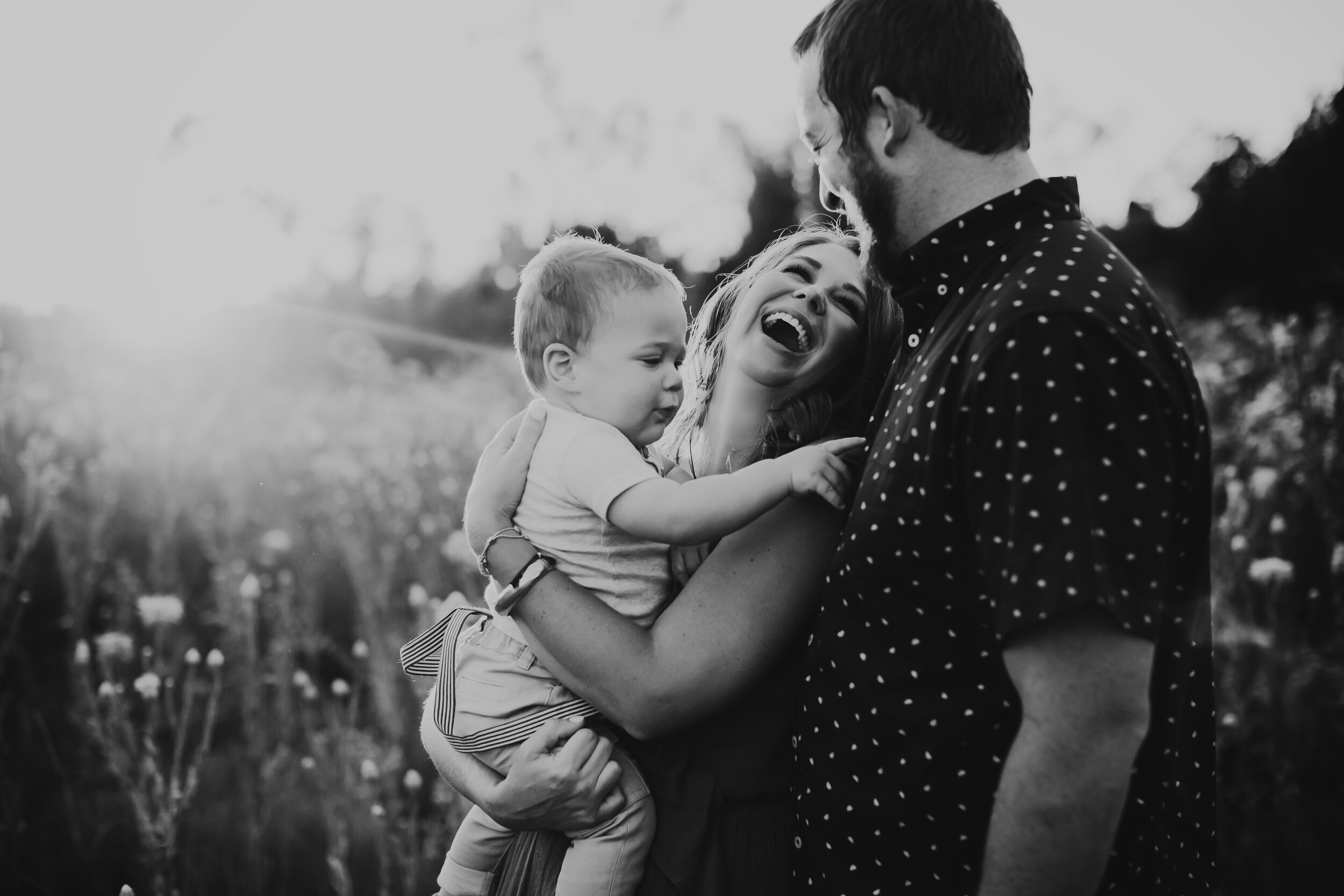 Natural moments of laughter between mom and dad while baby explores #tealawardphotography #texasfamilyphotographer #amarillophotographer #amarillofamilyphotographer #lifestylephotography #emotionalphotography #familyphotoshoot #family #lovingsiblings #purejoy #familyphotos #naturalfamilyinteraction