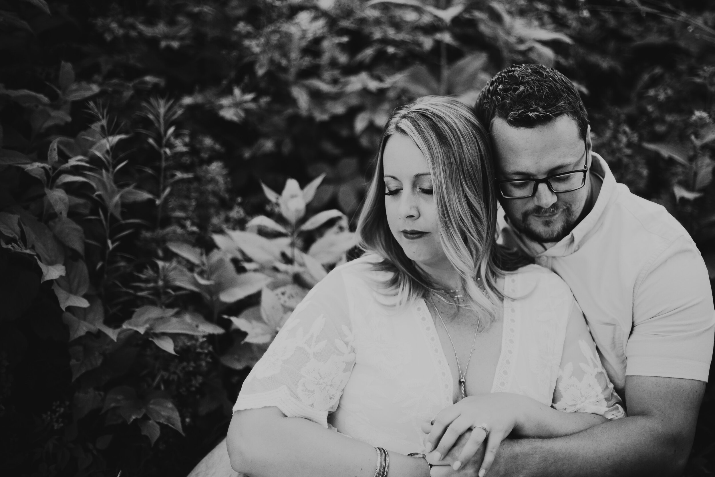  I call black and white photos my detail photos because there is no distraction #tealawardphotography #texasengagement #amarillophotographer #amarilloengagementphotographer #emotionalphotography #engagementphotography #couplesphotography #engagement #engaged #westernphotography #texasfiance 