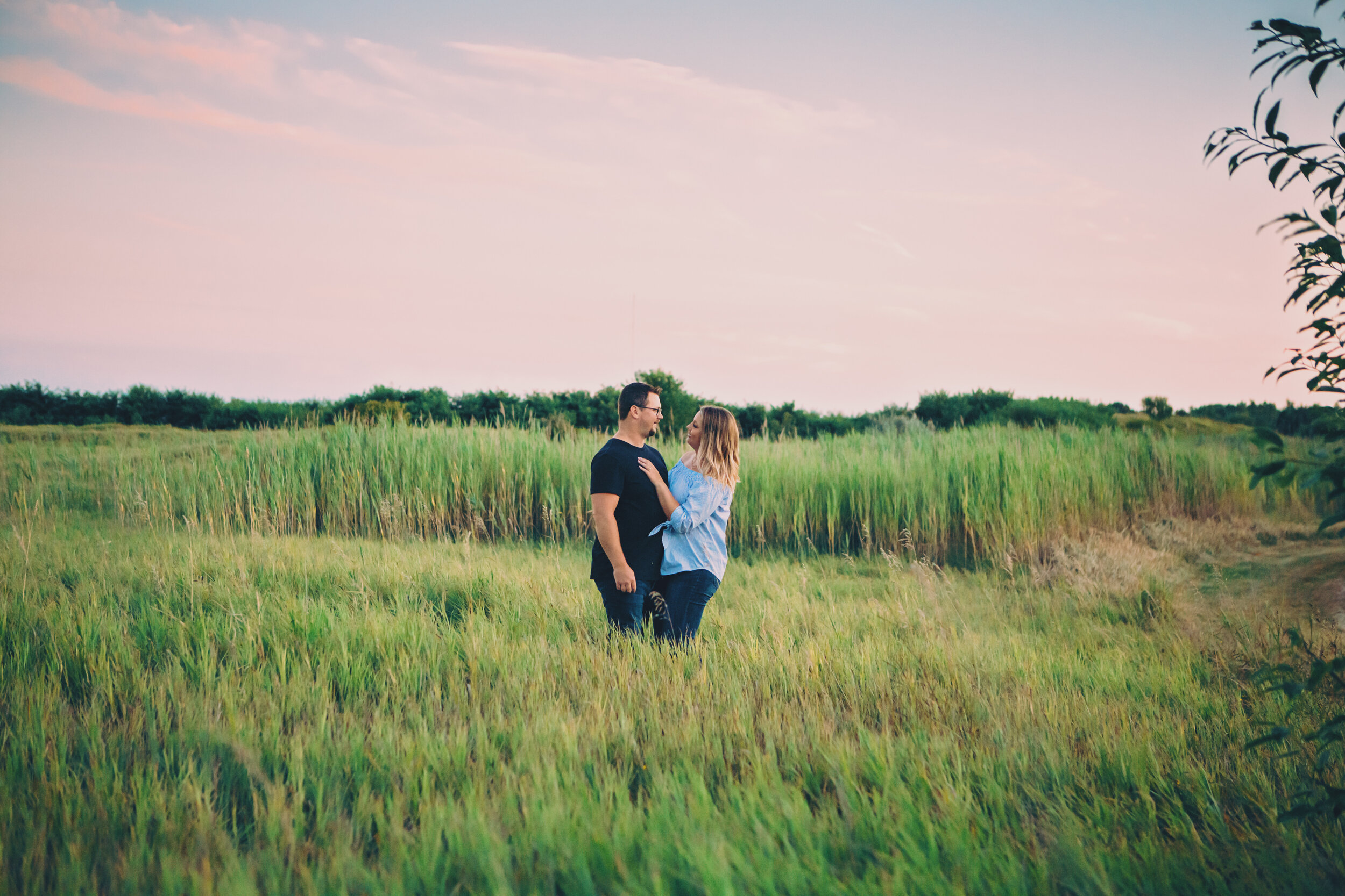  Open field with engaged couple as the sun sets #tealawardphotography #texasengagement #amarillophotographer #amarilloengagementphotographer #emotionalphotography #engagementphotography #couplesphotography #engagement #engaged #westernphotography #texasfiance 
