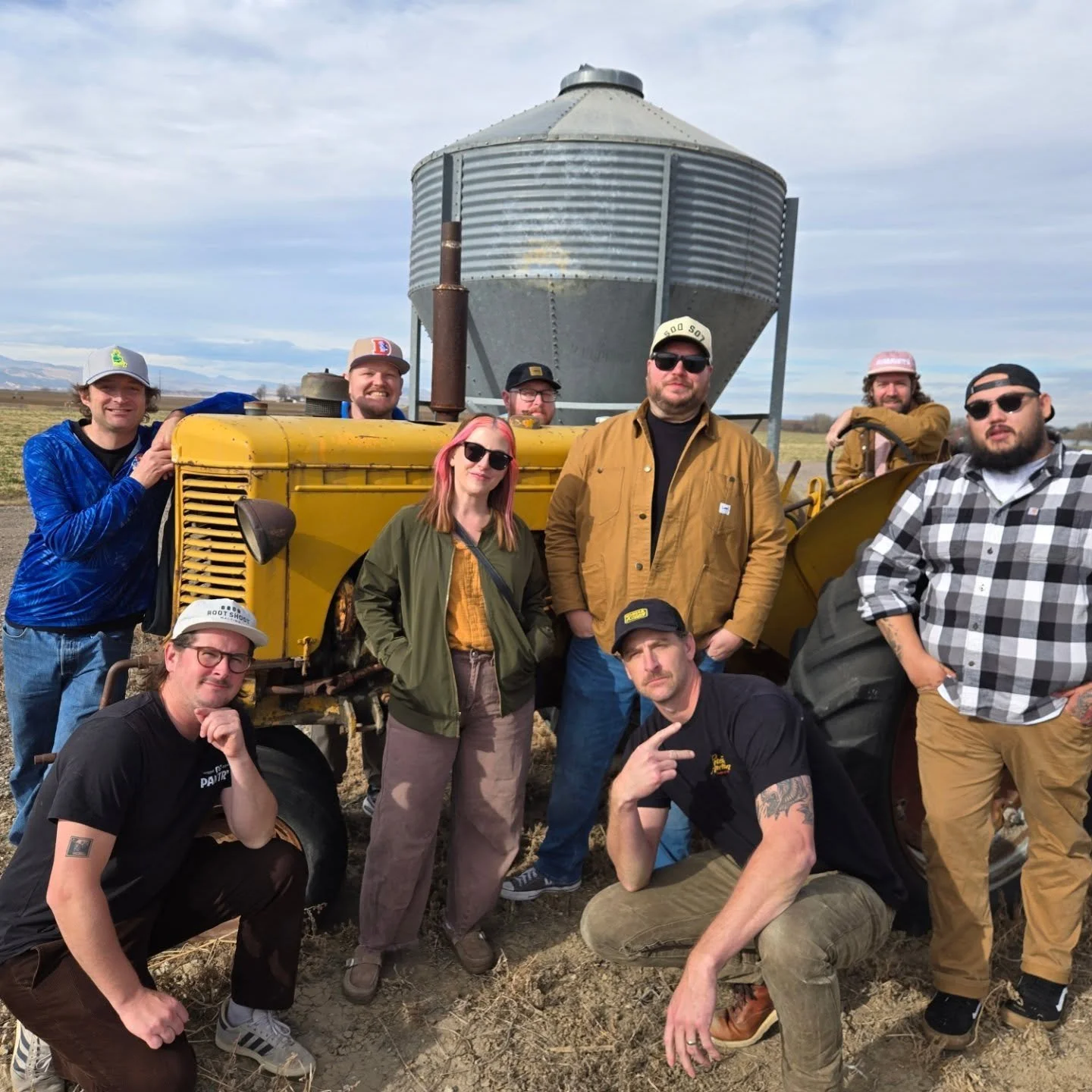 📢Sir, for a dollar💲&hellip; would you board a bus with three breweries and a very excited maltster?

🚎Root Shoot did exactly that! Adam scooped up @littletonbrewco, @fullframebeer, and @losdospotrillosmexrest onto the Root Shoot Express and pointe