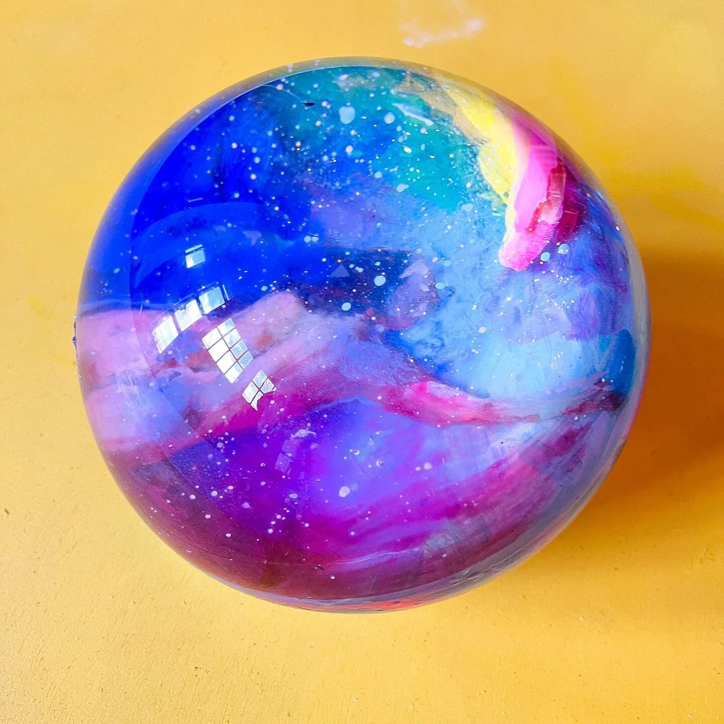 I hope You feels safe today to not abandon your needs for someone else&rsquo;s comfort. 

❤️ cutie with lil booty 6&rdquo; painting and resin sculpture. 

.
.
.
#createdaily #1111 #intuitiveart #resinartist #resinartists #womenwhopaint #colorfulart #