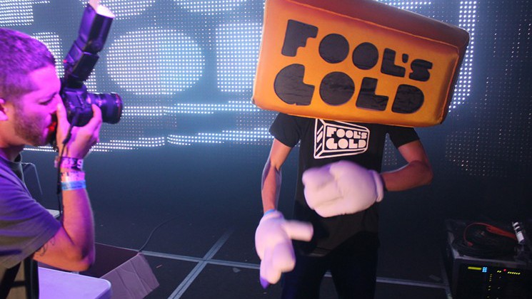 Mr. Goldbar gets down