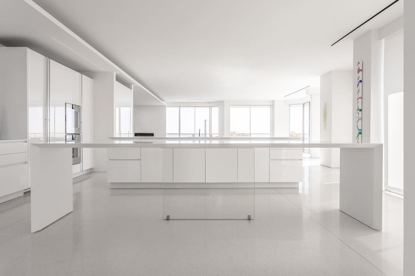 Our White Out penthouse project. A one of a kind collaboration to create this weightless kitchen island. With the help of @silvia_frigerio @boffi_official 
.
.
Built by @modaainc 
Art by @this_means 
Photo by @michaelcliffordphotography 
.
.
.
#minim