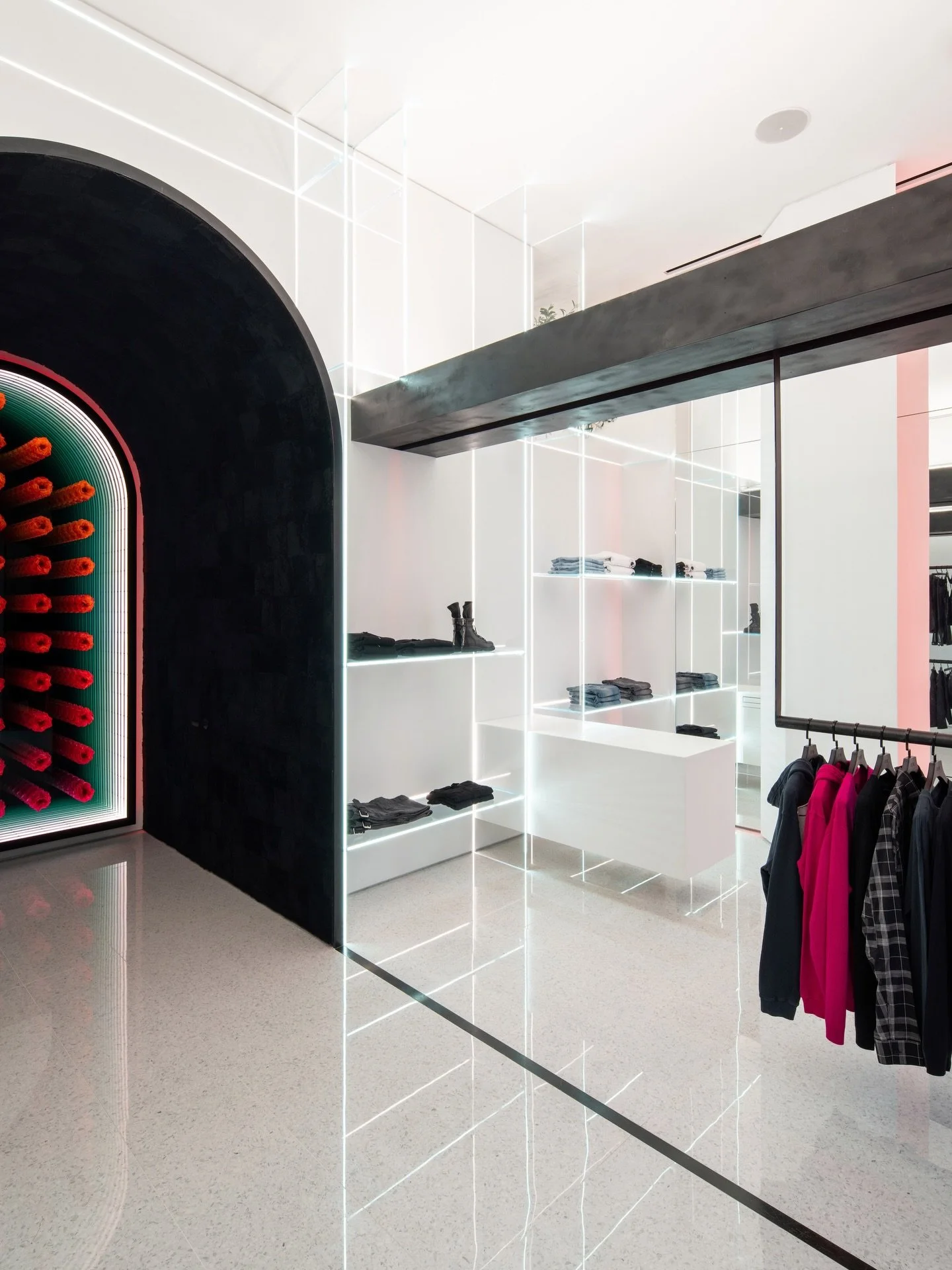 Taking a look back at our retail design for @rtabrand. At the Las Vegas location we really pushed the limits of glass design and engineering. It was a challenge to create a totally floating glass shelving system that also incorporated lighting. As mi