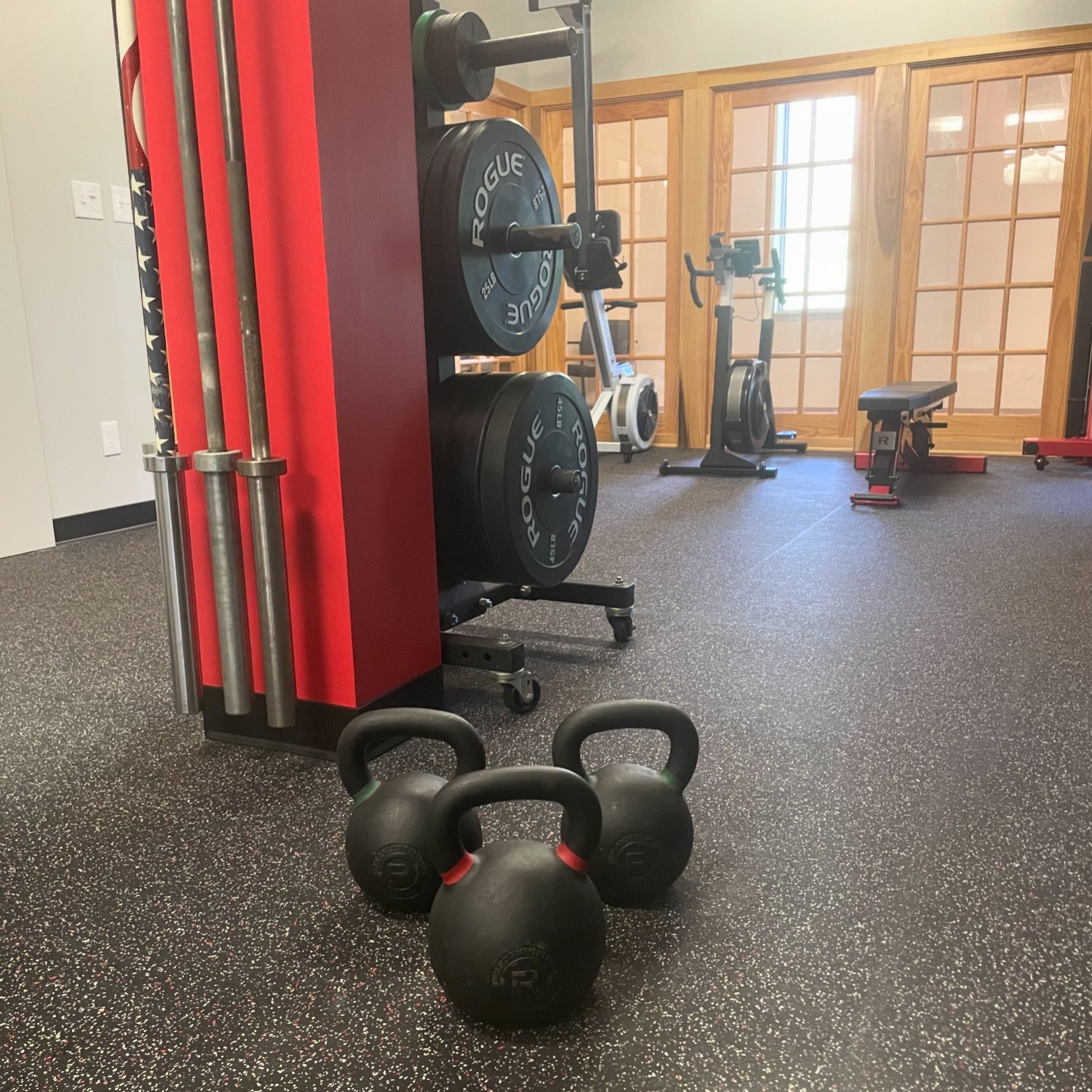 Heavy squats, KB thrusters, and Turkish Get Ups (because what else 😏) to break in the new office with its first workout 🙌🏼🙌🏼🙌🏼

What does your PT clinic look like? 

Does it actually have the tools to make you stronger and help you move better