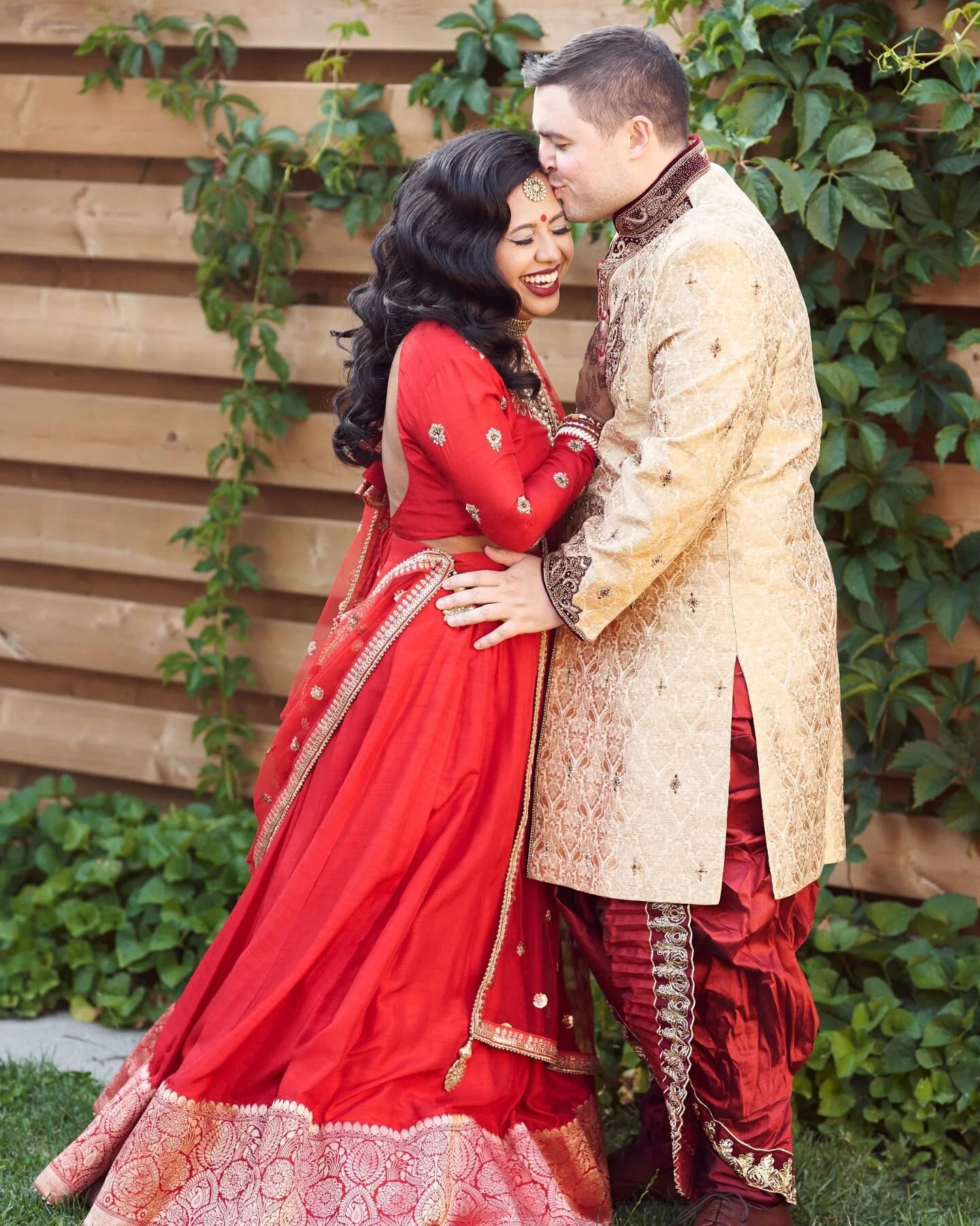 ○●○ Anushua &amp; Steven's Wedding ○●○

A beautiful Bengali Hindu wedding ! With a holy ritual and fun cultural games, gathered with family and friends. A real thrill as a photographer to witness a such meaningful ceremony enjoyed by two different co