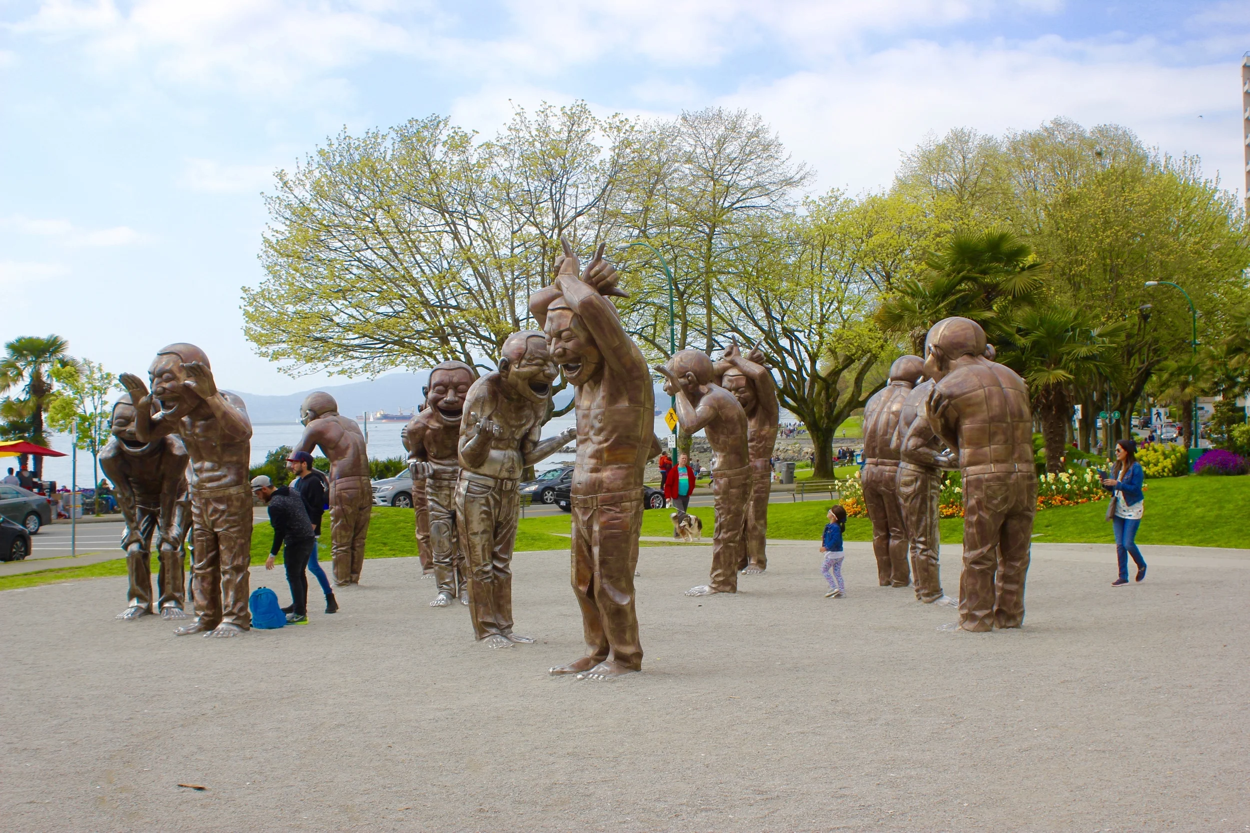 People flock to these sculptures to imitate the poses of hysterical laughter.&nbsp;