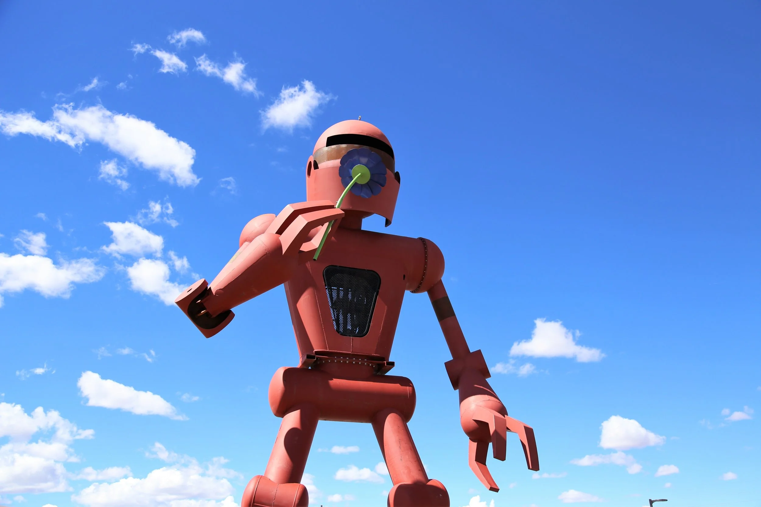 Giant Robot at Meow Wolf