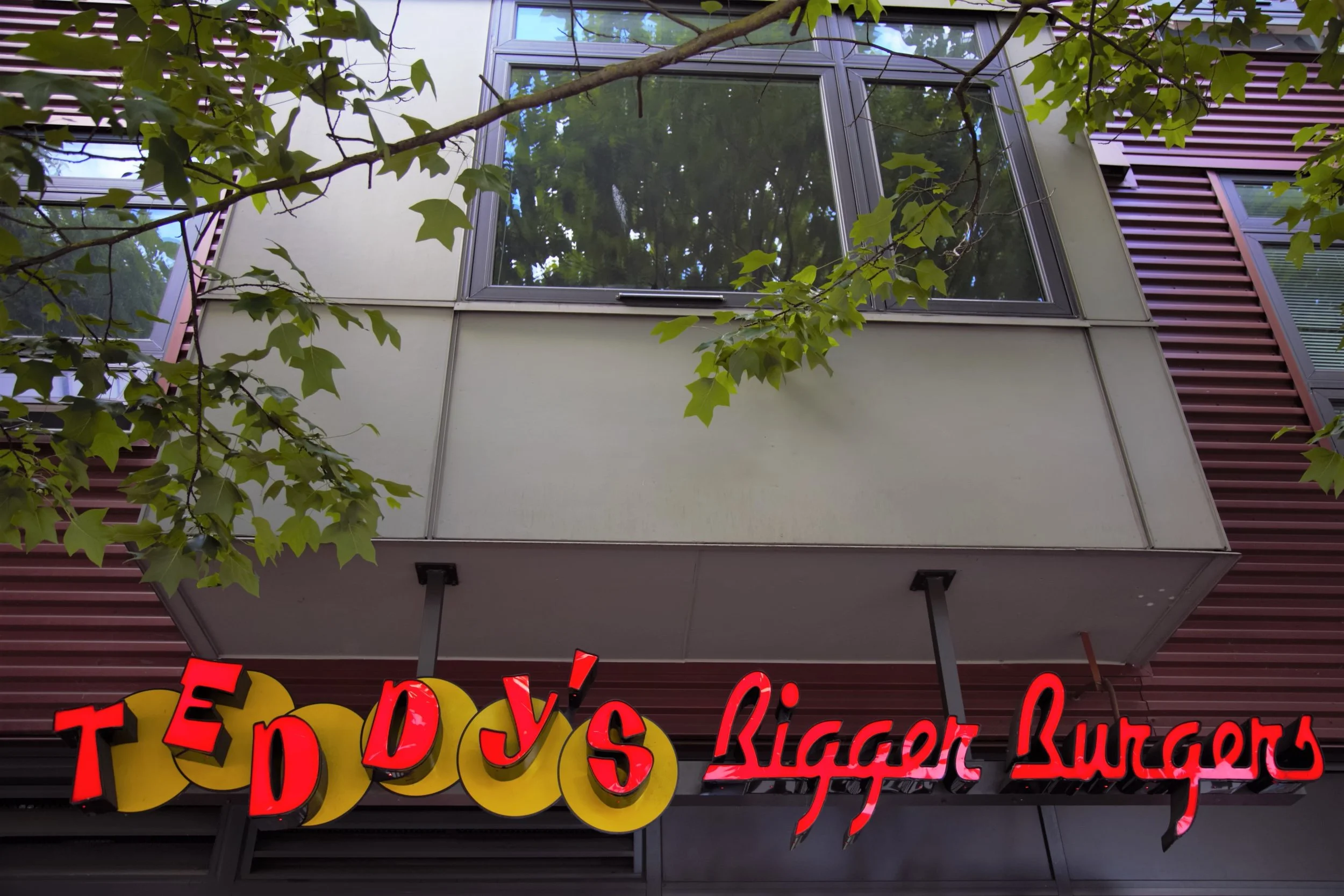 Teddy's Bigger Burgers