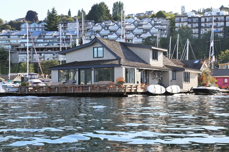 Tom Hanks' houseboat from Sleepless in Seattle is still perfectly the same!