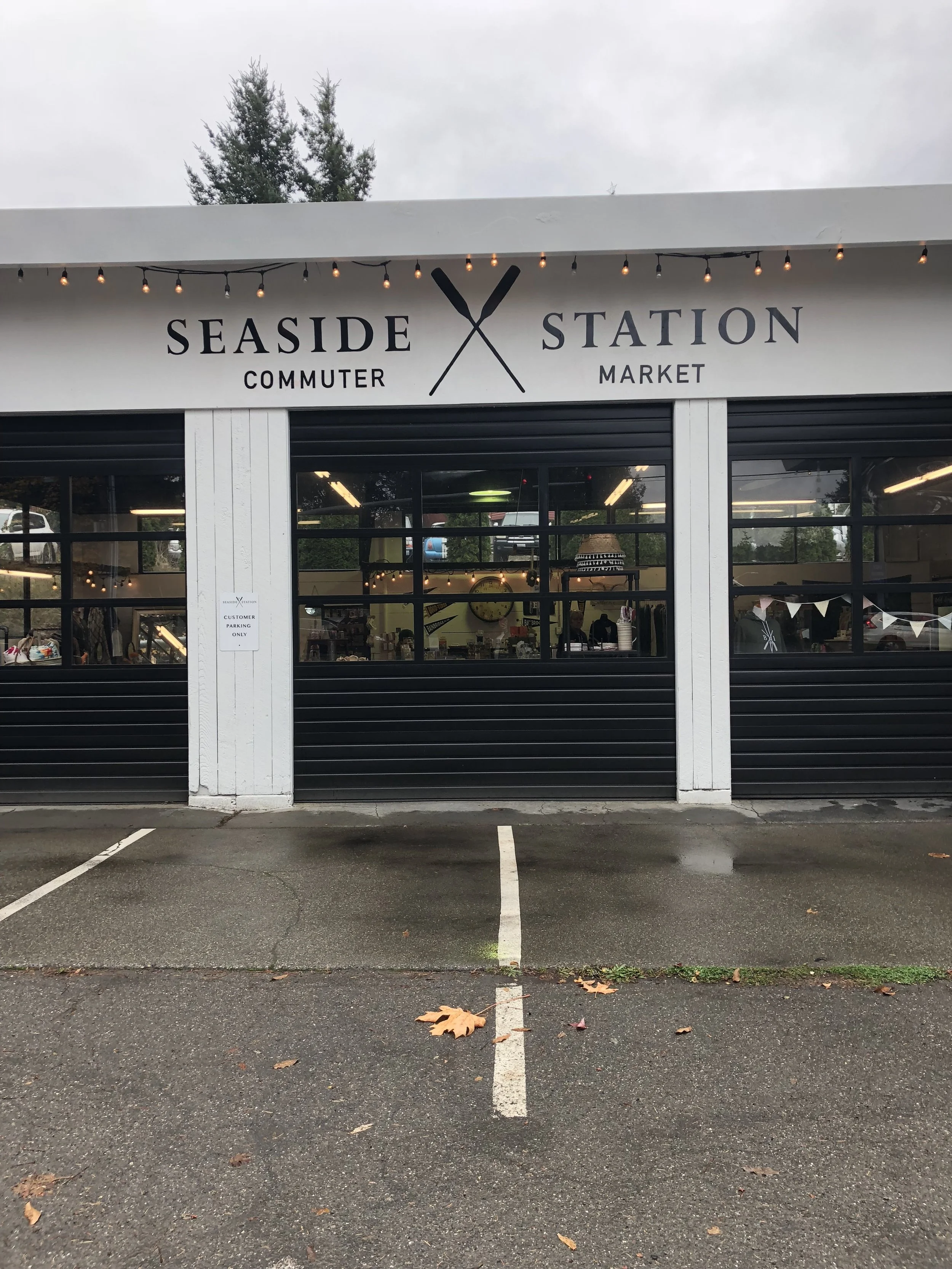 Cute shop right off the ferry - stop in to shop for clothes, candles, and home goods.