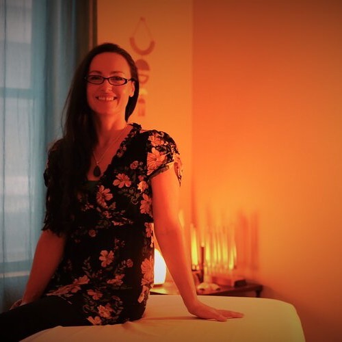 Meet @jurca! She is a massage therapist and reiki master trained in Sacred Lomi, a Hawaiian massage and energy work modality. We got to experience this incredible treatment first hand with her @ritual.sea In Ballard and wrote all about it over on the