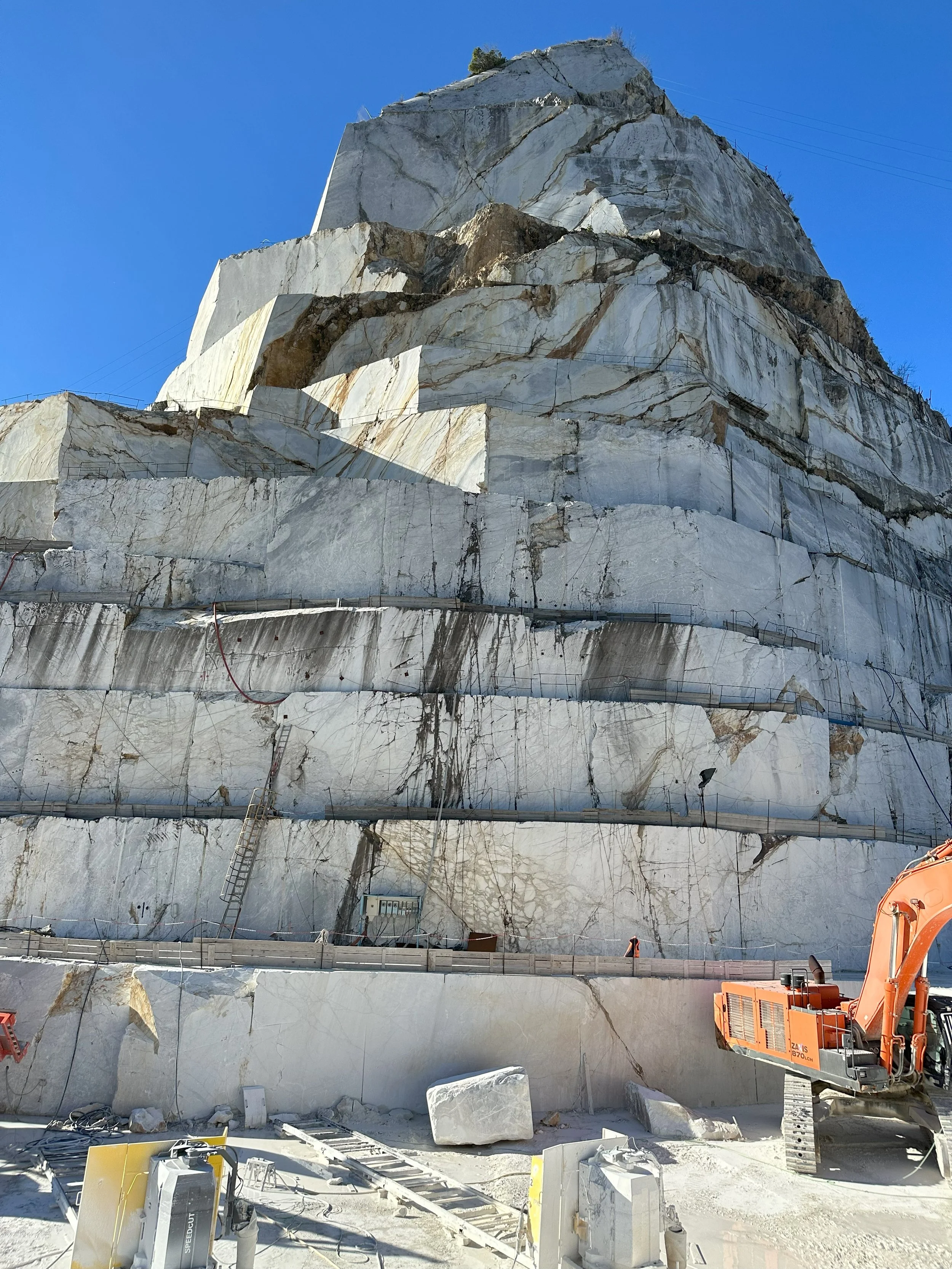 Quarry Carrara.jpeg