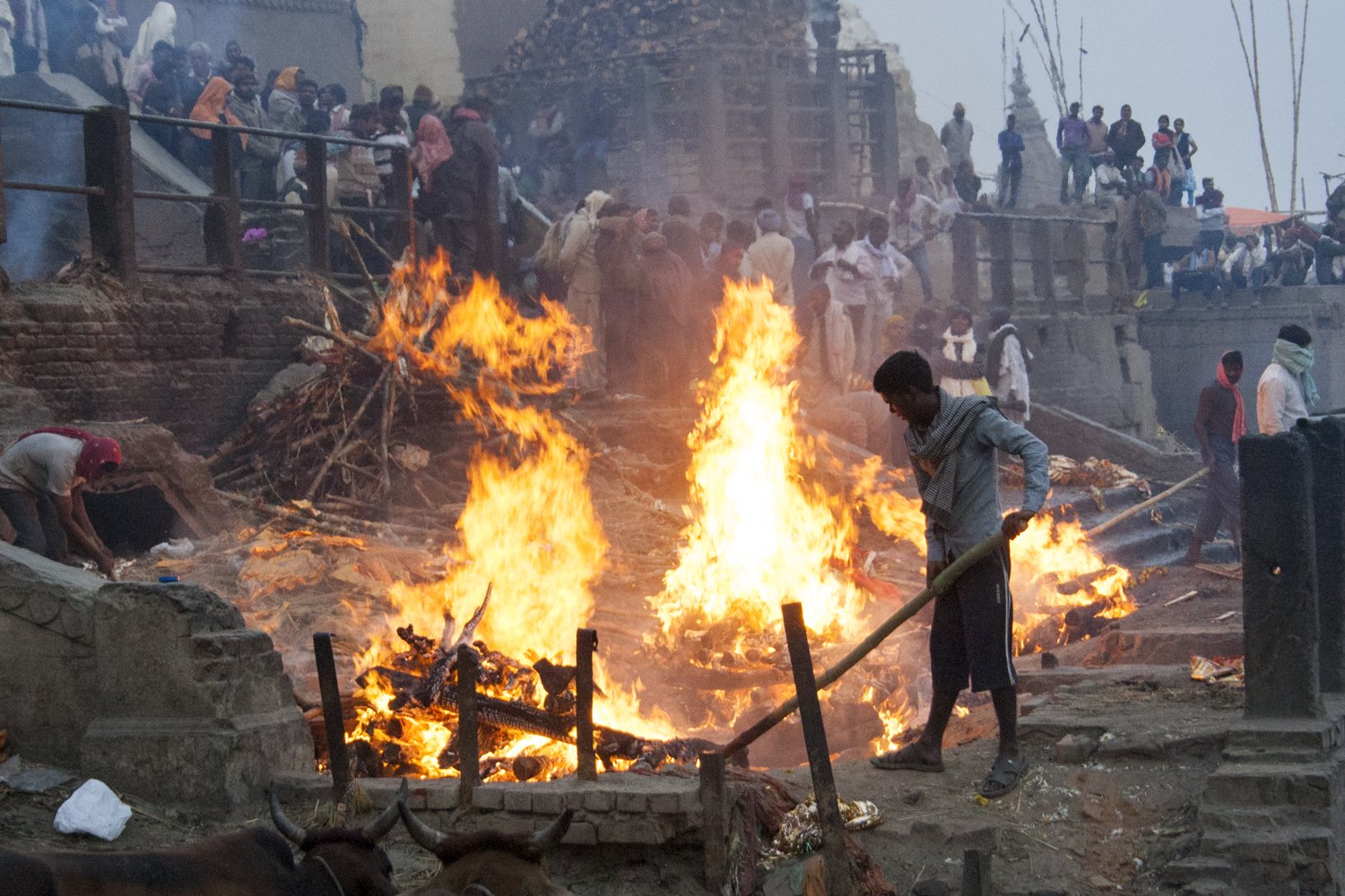 4. A corpse burner at work. © Radhika Iyengar.jpg