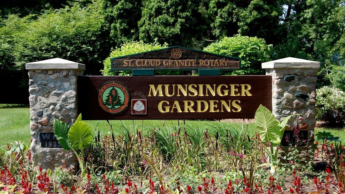 MUNSINGER GARDENS - Music in the Gardens