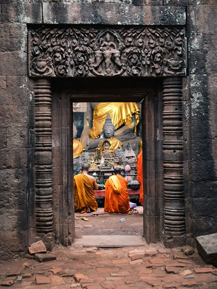 Monks praying at Vat Phou.