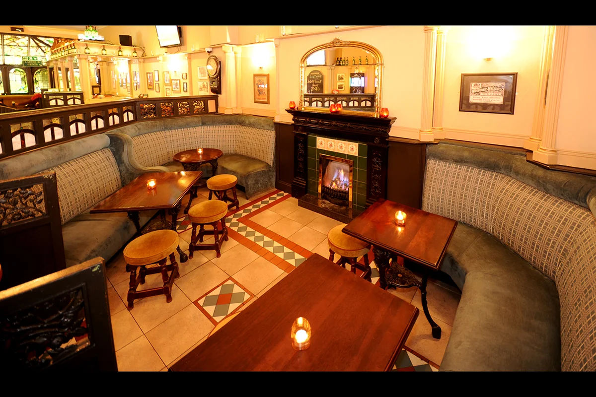 3 Madigans Middle Abbey Street (Interior Fire Lounge) © 2015 Mick Langan 003.jpg