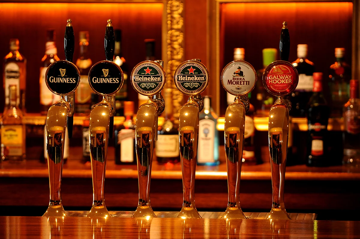 4 Madigans (Bar) © 2014 Mick Langan 013.jpg