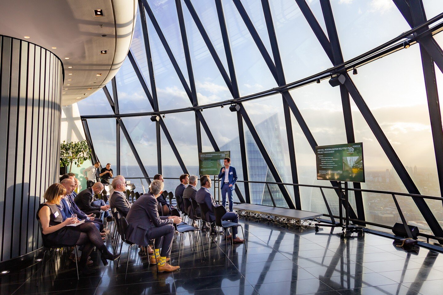 One of London's finest venue space, the Gherkin, at sunset photographed by Mathias at an international conference⁠
.⁠
.⁠
.⁠
#thegherkin #lastlight #conferencephotography #eventphotography #londonphotoagency #londonvenues #roomwithaview ⁠
#eventslondo