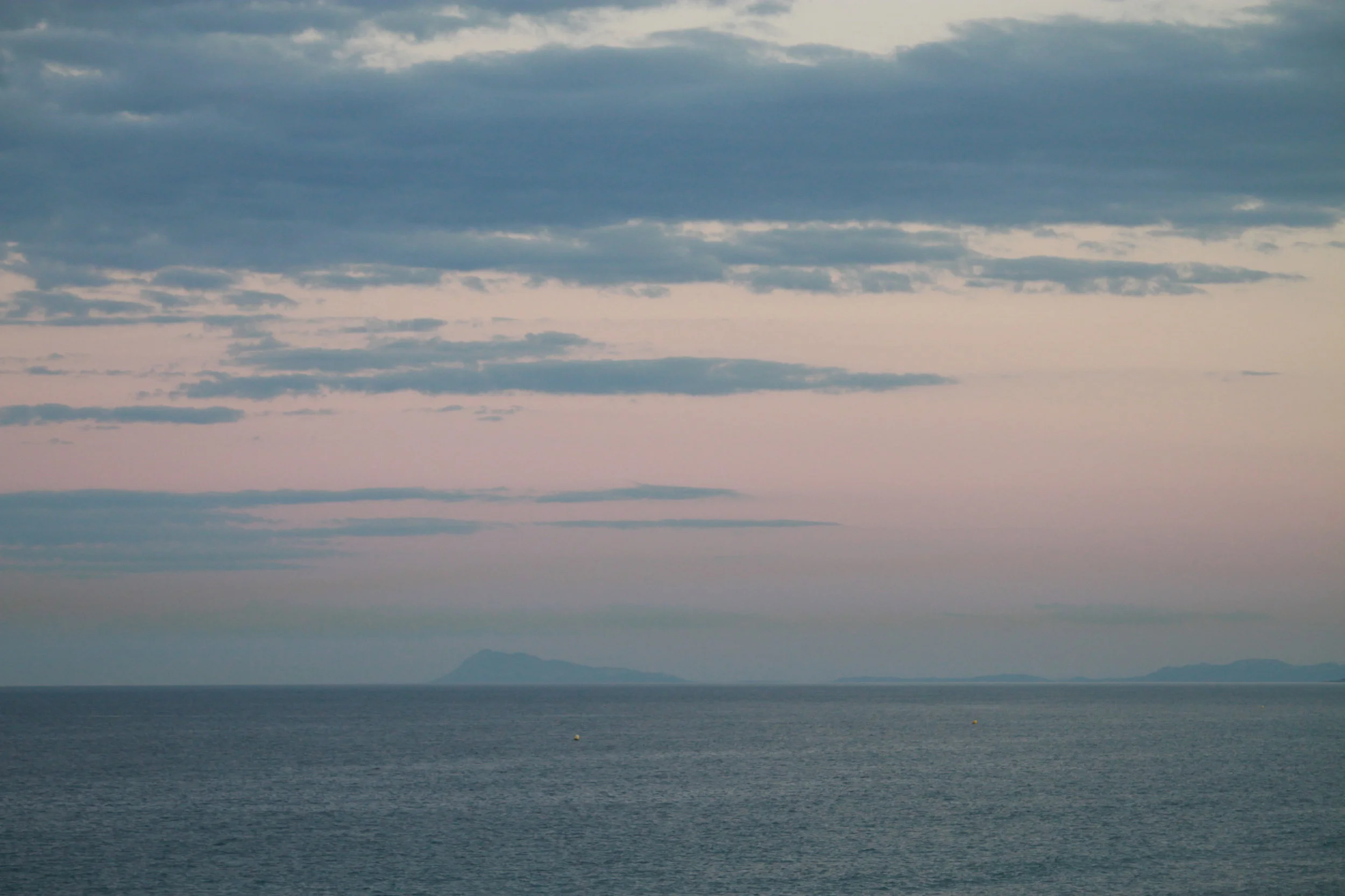 The sea softly gets dark