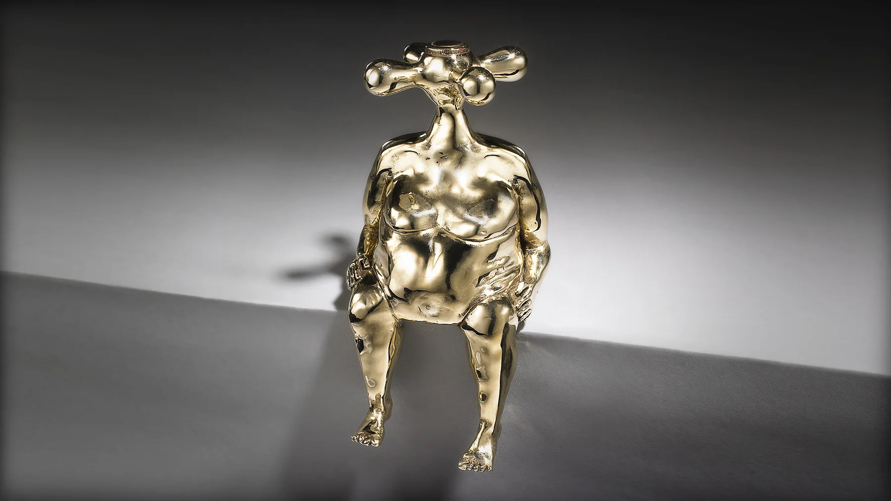 Product photography of fine art - reflective object