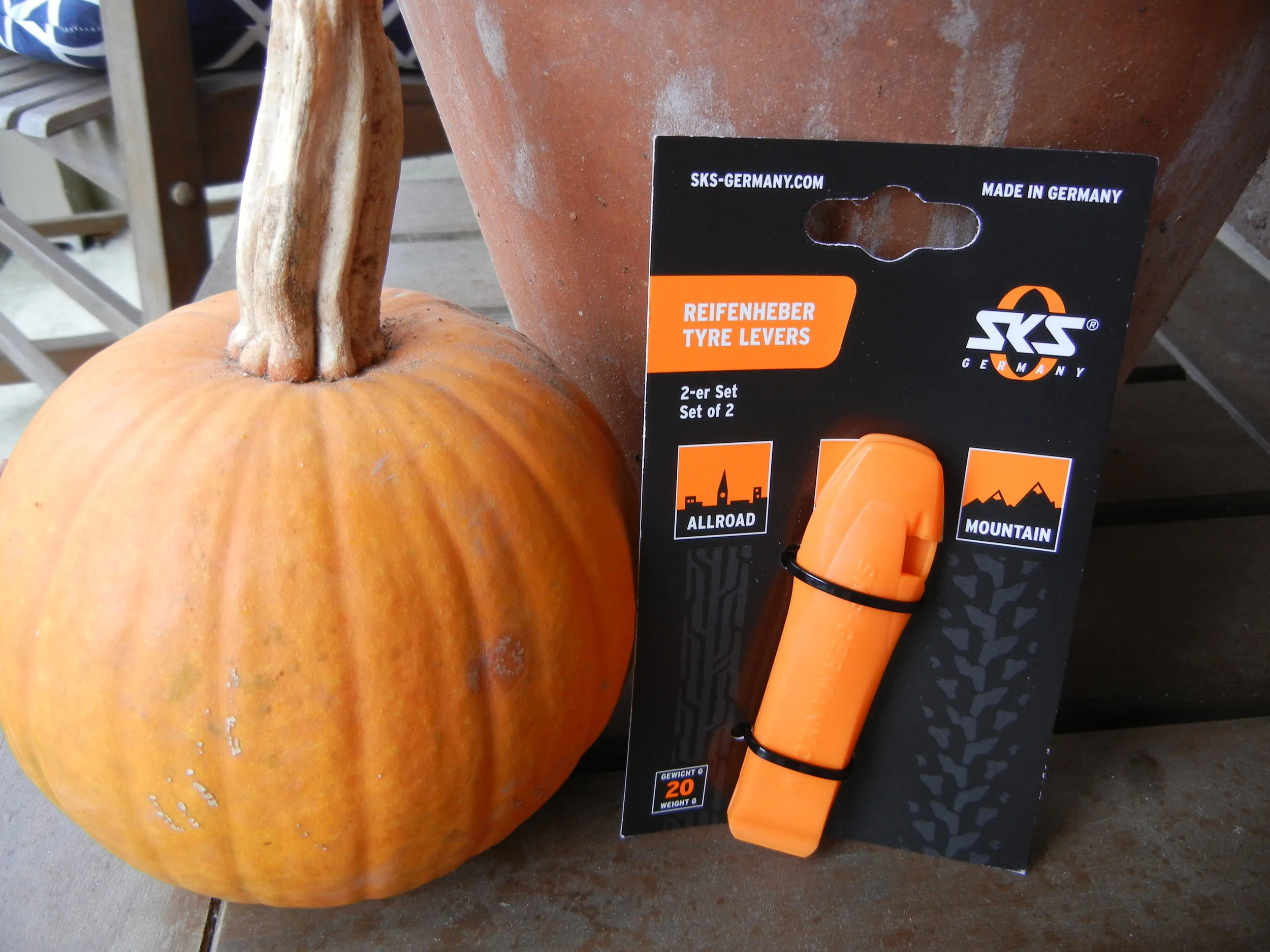 SKS-Germany Tyre Levers in their packaging - with a pumpkin for a touch.