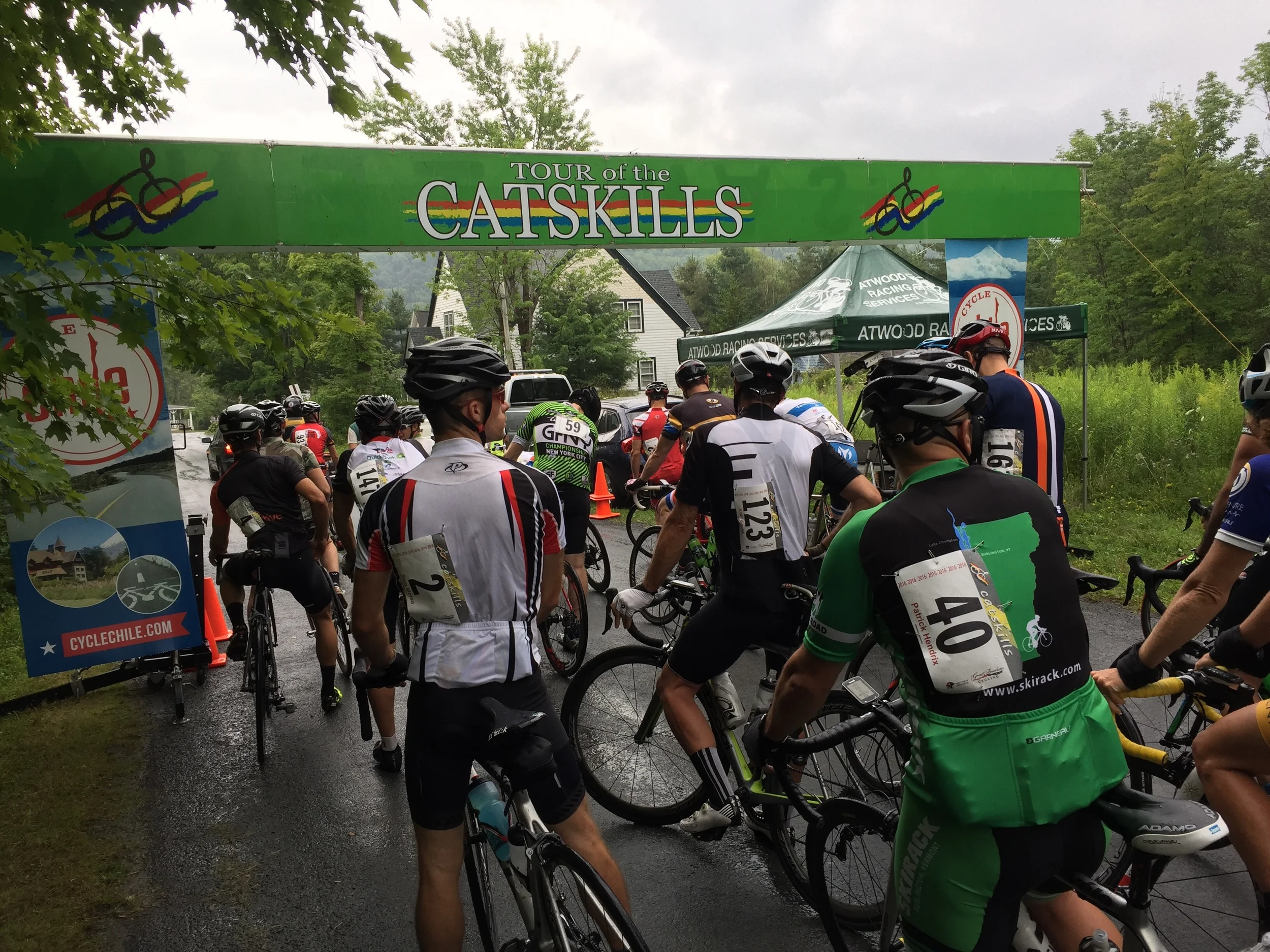 The eighty-mile start, which rolled out promptly at 10am under rainy skies. Cyclechile.com was a main sponsor of the Tour of the Catskills.