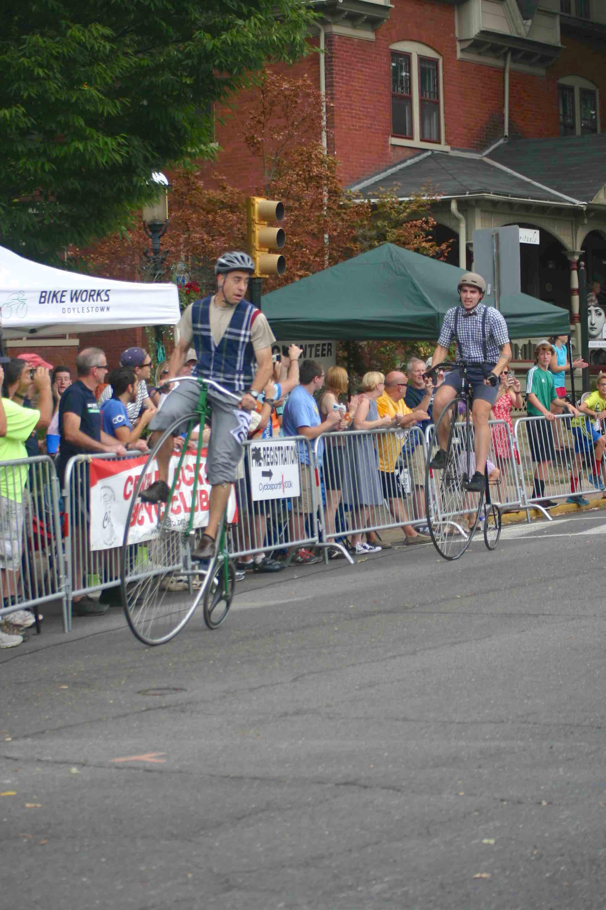 Over the shoulder glances were necessary for positioning and for avoidance. Here two riders enter the turn with the utmost care. Photo courtesy Chuck Rudy.