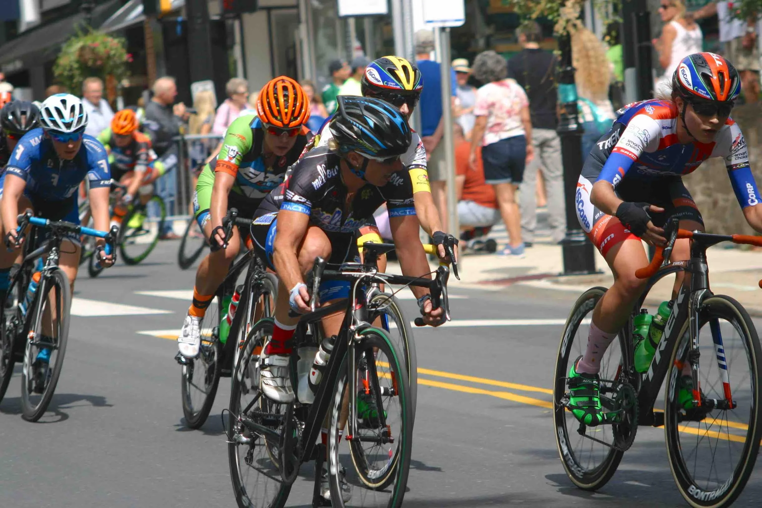 Laura Van Gilde, Mellow Mushroom Pizza Bakers p/b Van Dessel (center), takes a look to see who wants to help pull back the leaders. This is one of the fastest portions of the course. Photo courtesy Chuck Rudy.