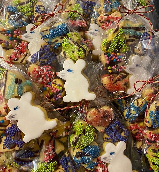 Let the #newlunaryear celebrations begin 🥳 with these #yearoftherat #cookies I made for all my friends! #yummy #cutenessoverload #buonaugurio #makeawish #lettheyearunfold #madeinitaly #sistertradition #danielaadamez #ADMZ