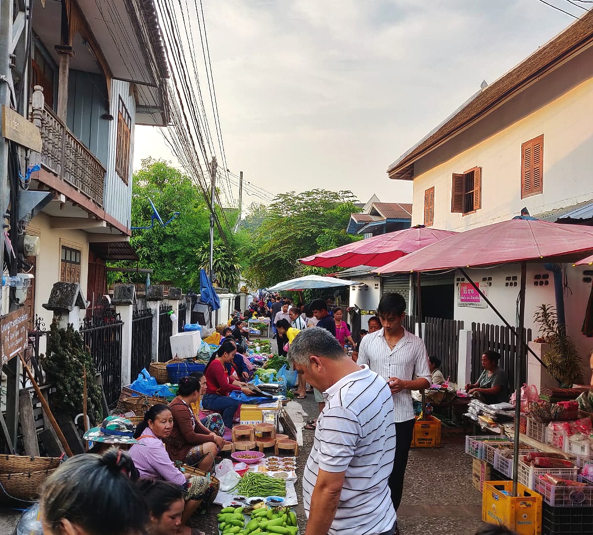 Luang prabang morning market.jpg