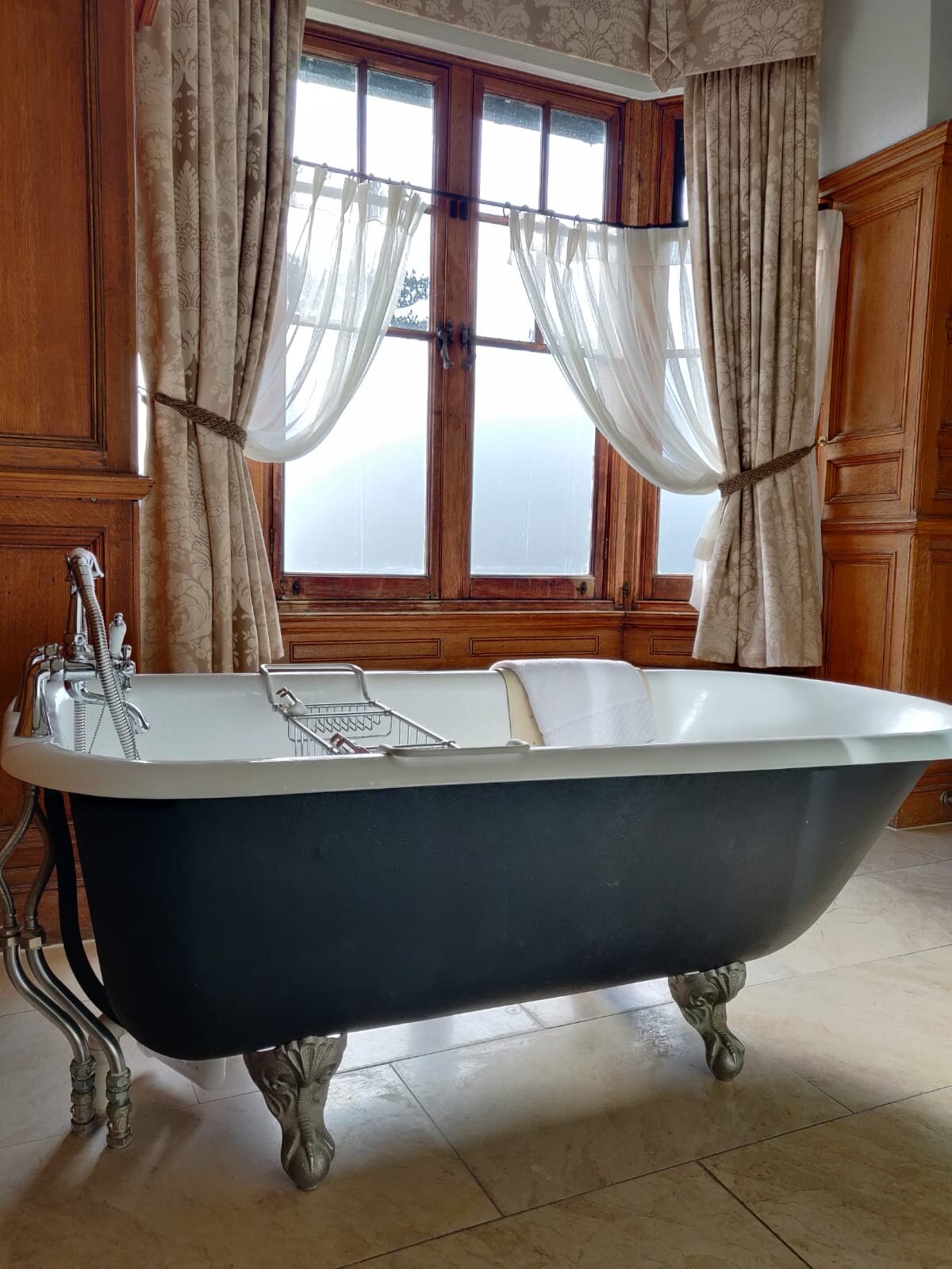 Wood Norton Hotel Review bathtub