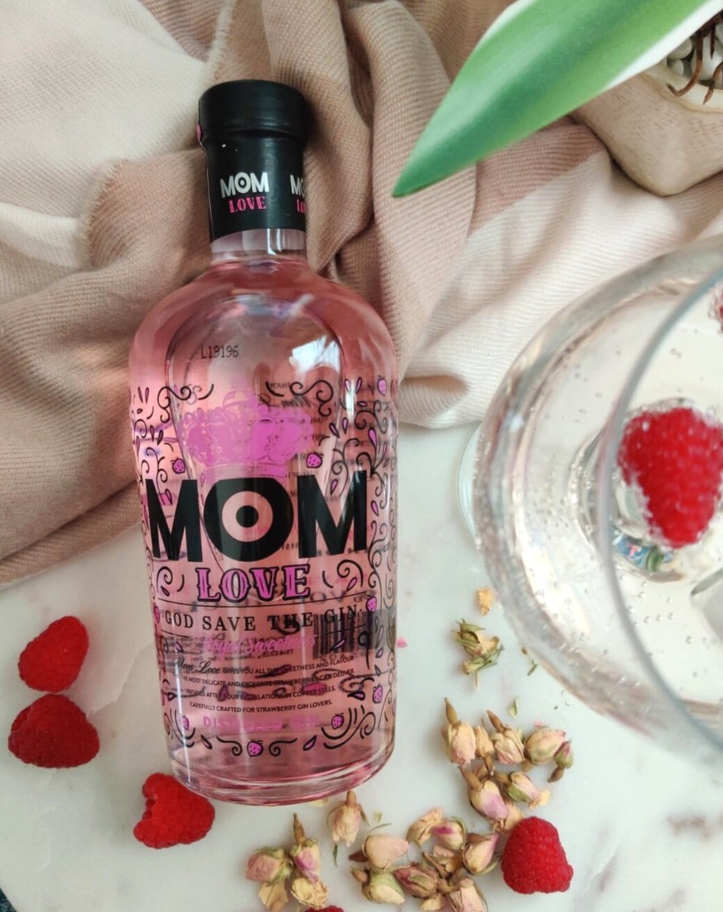 Mom Gin review