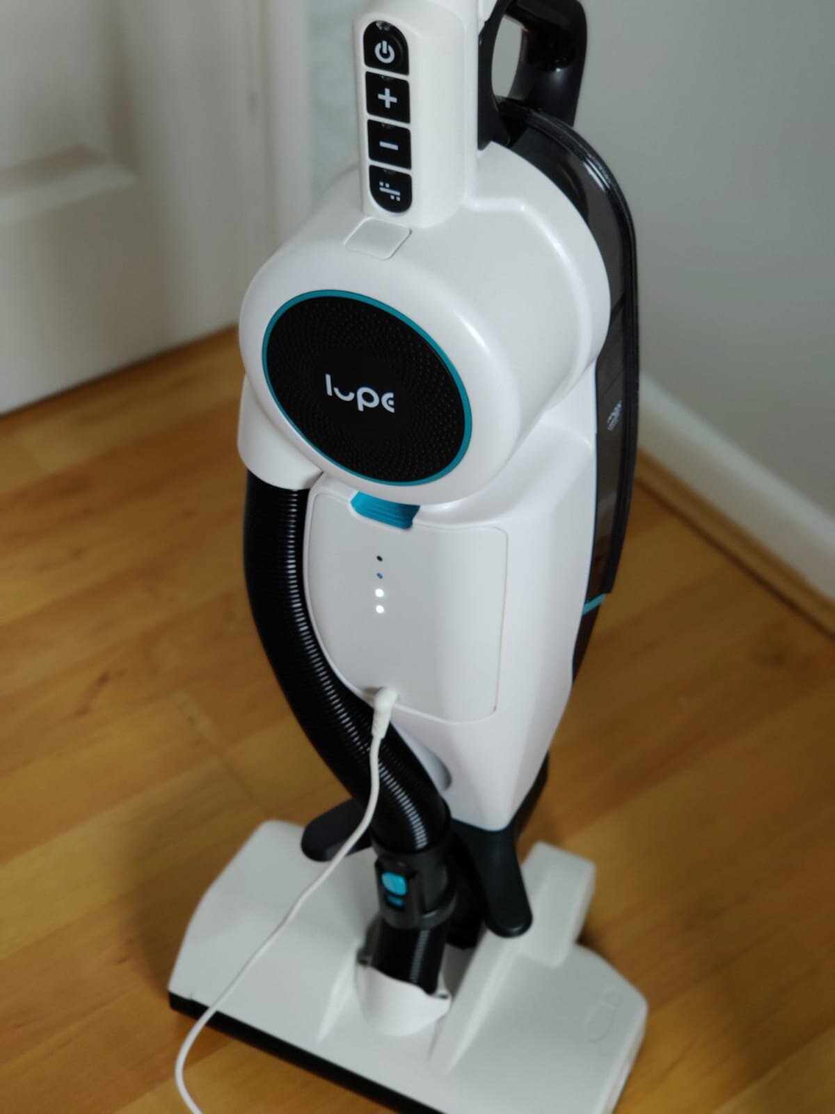 Lupe Pure Cordless Vacuum Review: Noisy but Capable