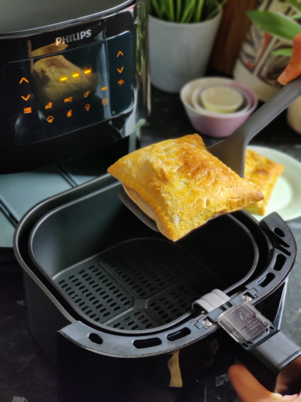 Philips Essential Airfryer — Her Favourite Food Travel
