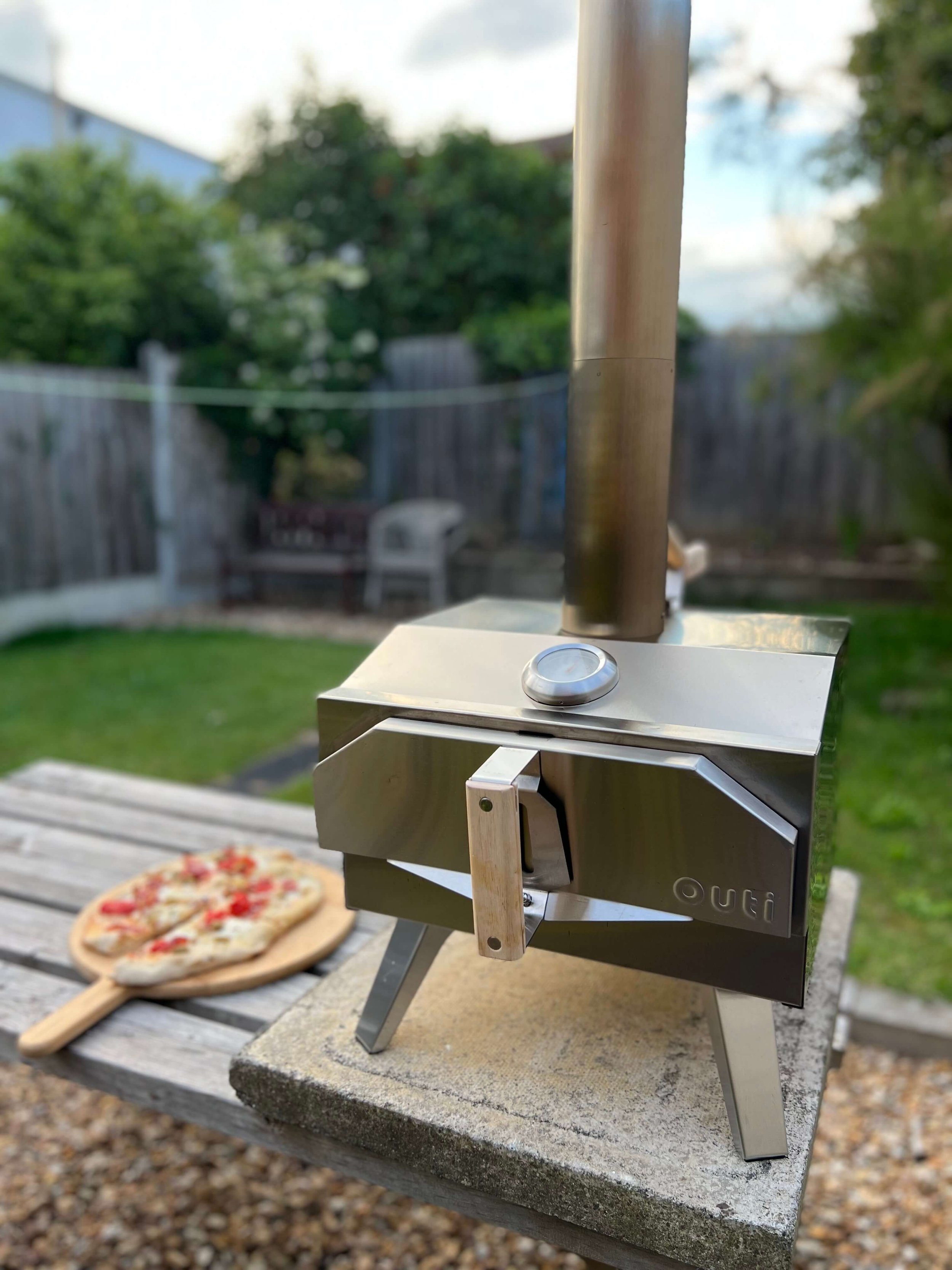 Outi pizza oven