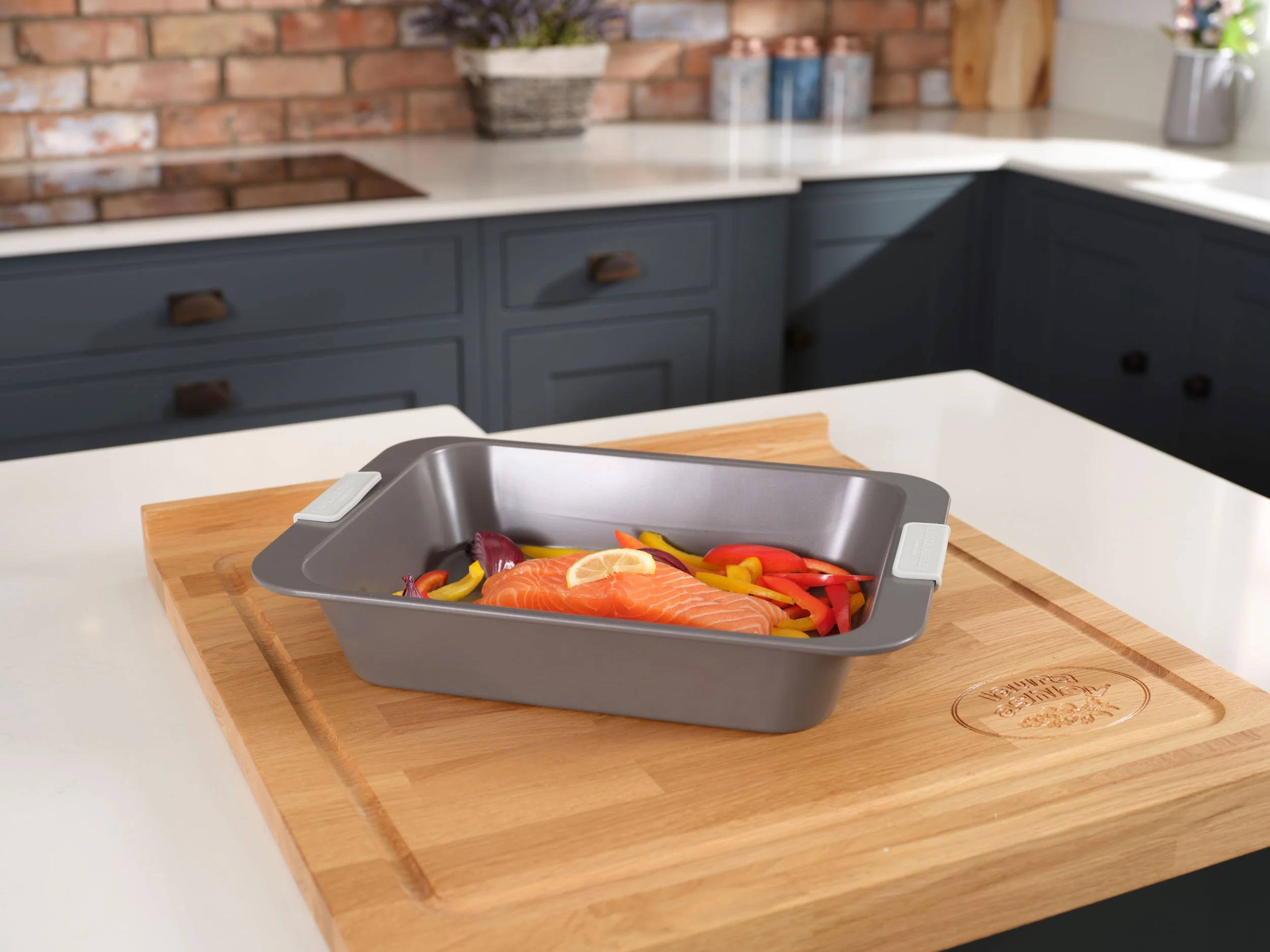 LAURA ASHLEY 4 Piece Oven and Roasting Set_8.jpg
