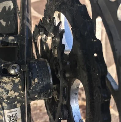 Anna Petters (#97) "No more third plate... managed to stripe it to the frame and bike 20 k on it.. bike store opens at 9. It’s gonna be a hard climb at CP 2 without. Dammit! Hope you are good out there, I’ll catch up 😊 #veloform #tcrno6 #tcrno6cap97